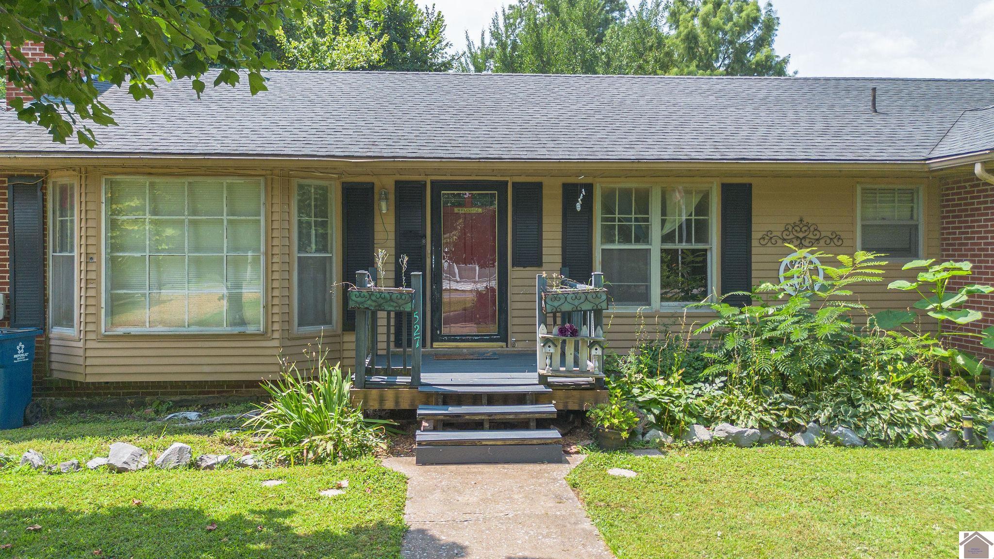 527 Lee Property Photo 1