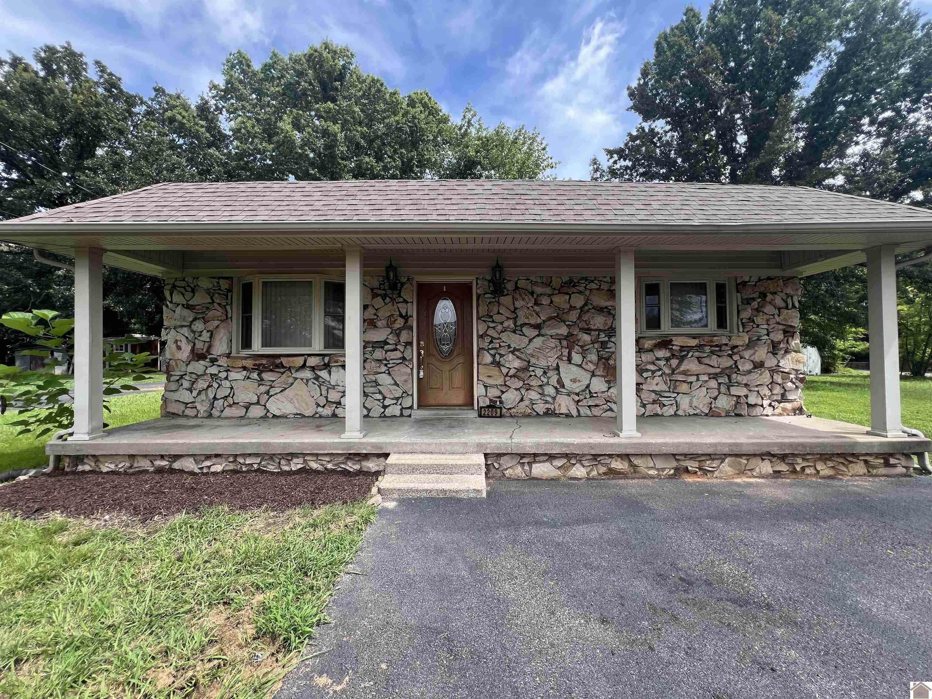 2209 S 28th Street Property Photo 1