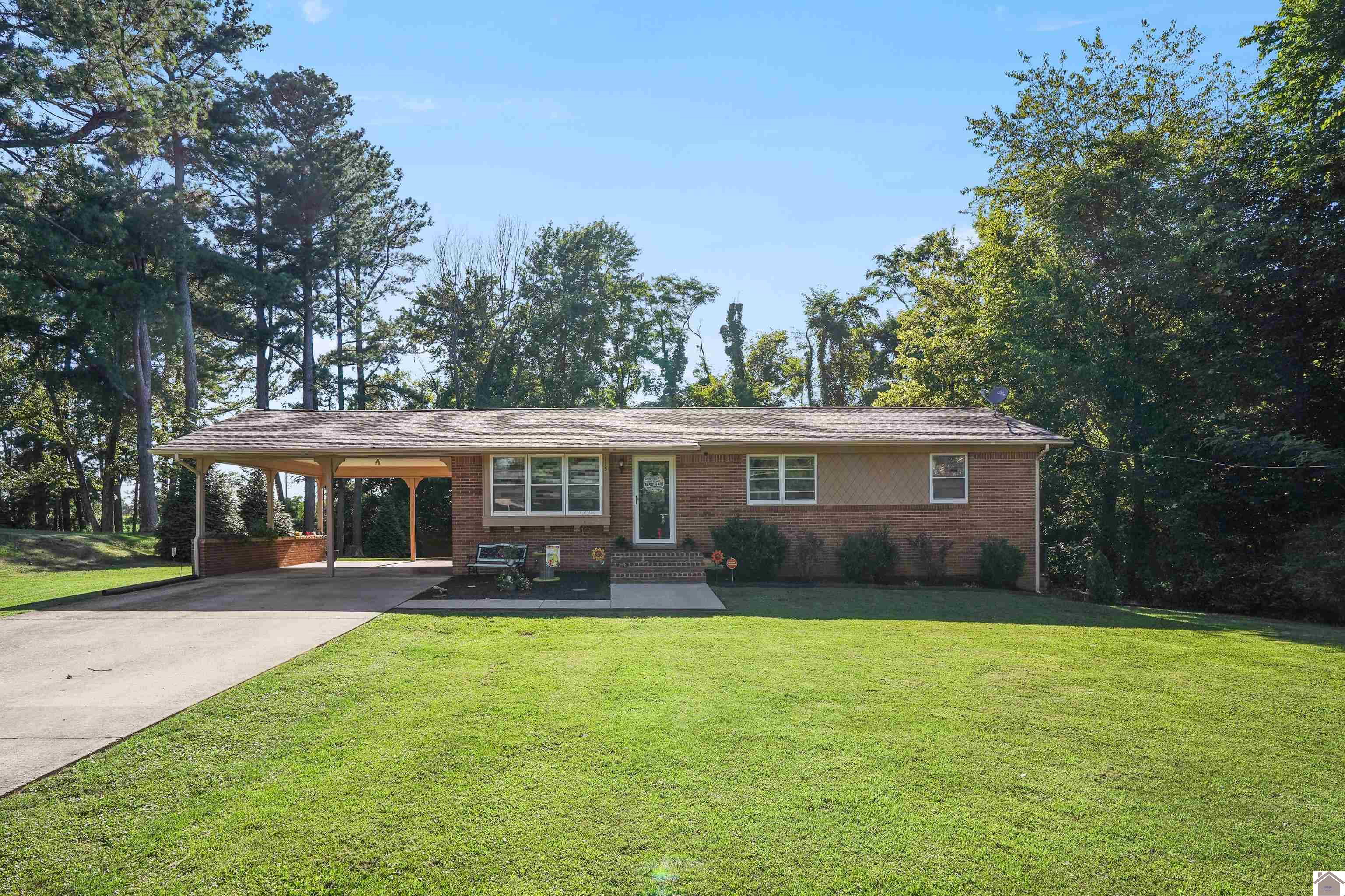 115 Lake Dr Property Photo 1