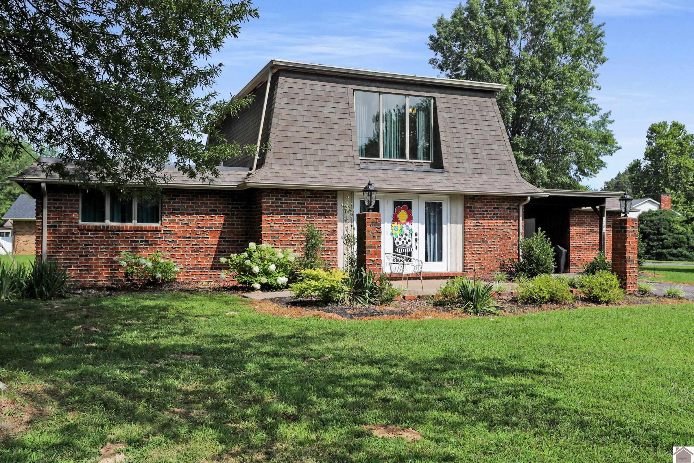 1704 Parklane Drive Property Photo 1