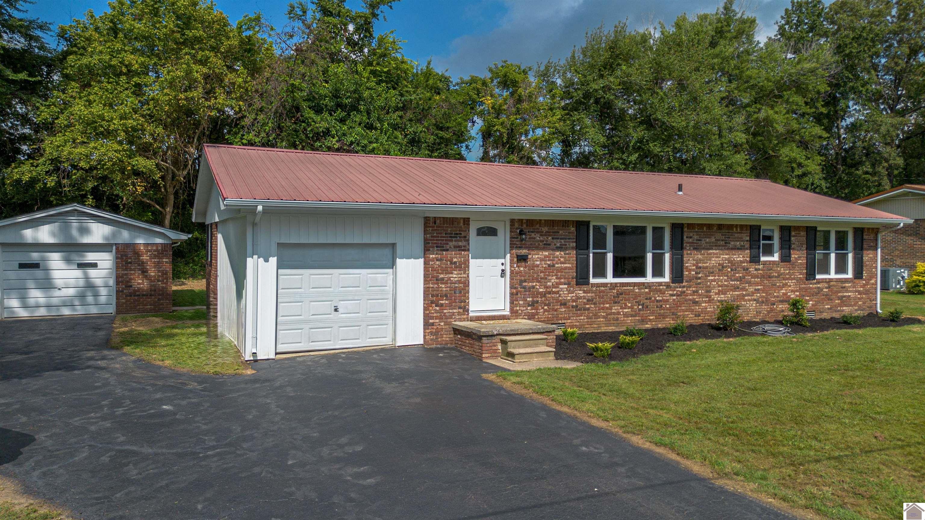 1712 Sycamore St. Property Photo 1