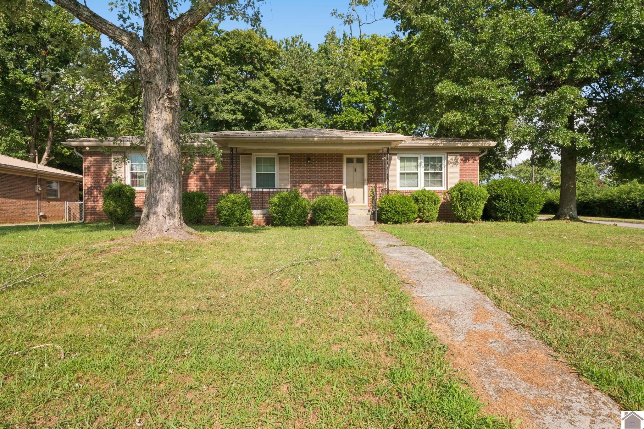 814 Springmont Dr. Property Photo 1
