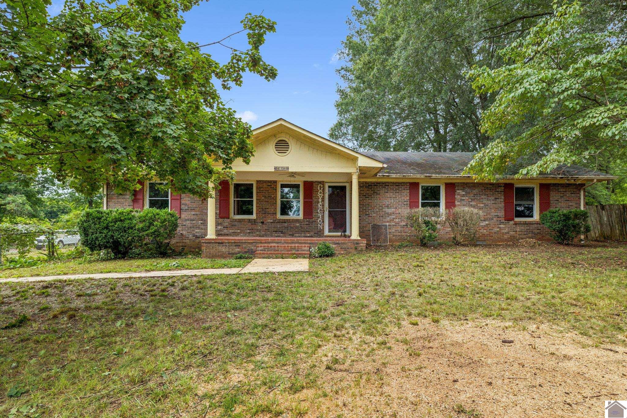 5423 Colonial Cir Property Photo 1