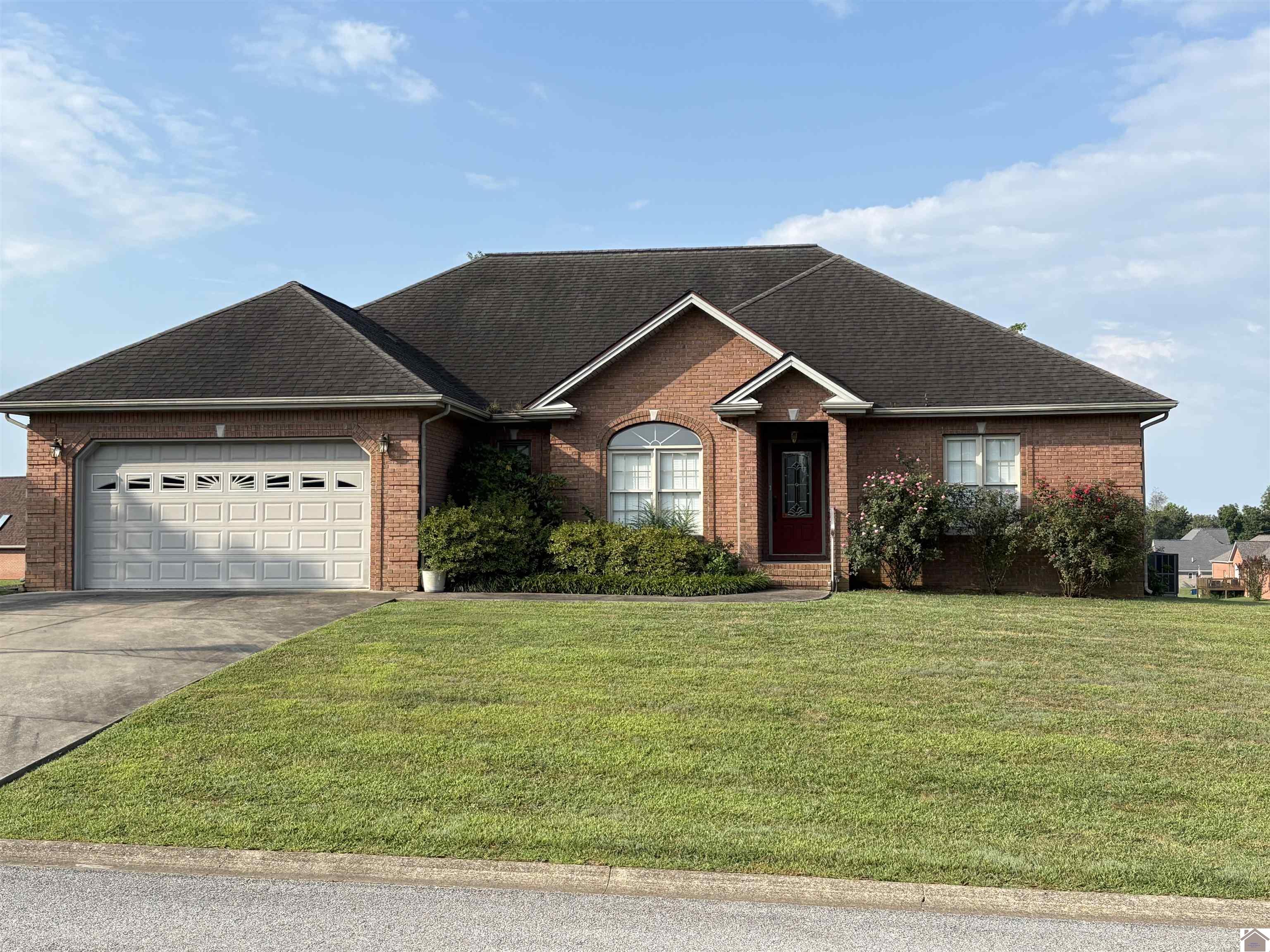 29 Cayuga Dr Property Photo 1
