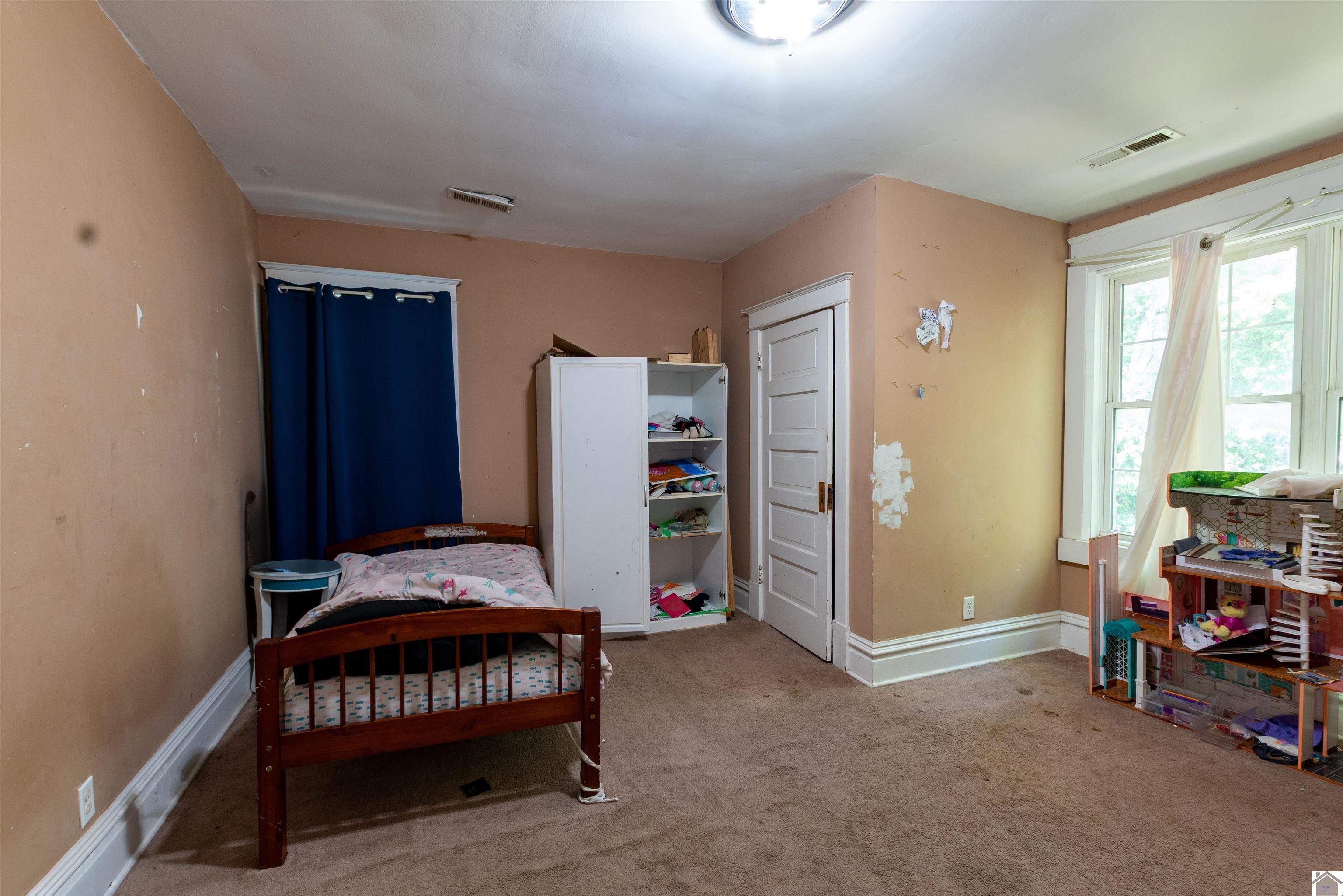 422 S 4th Property Photo 20