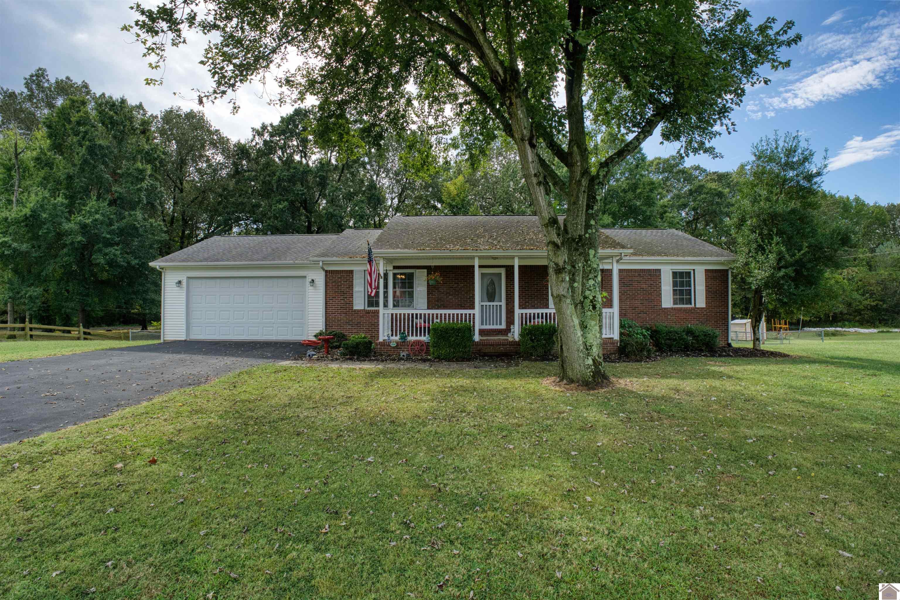 228 Loretta Dr Property Photo 1