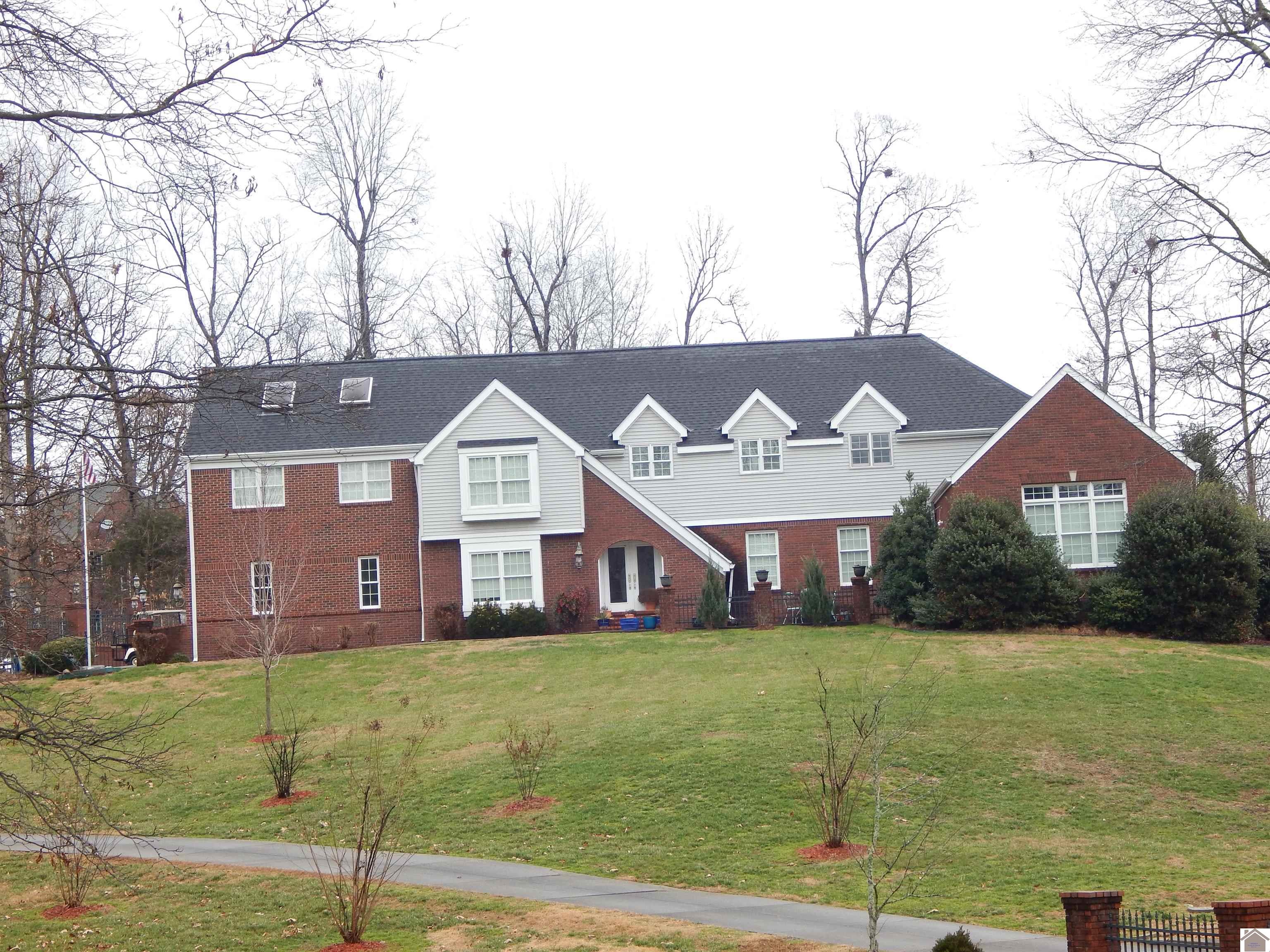 813 Oakwood Ave Property Photo 1