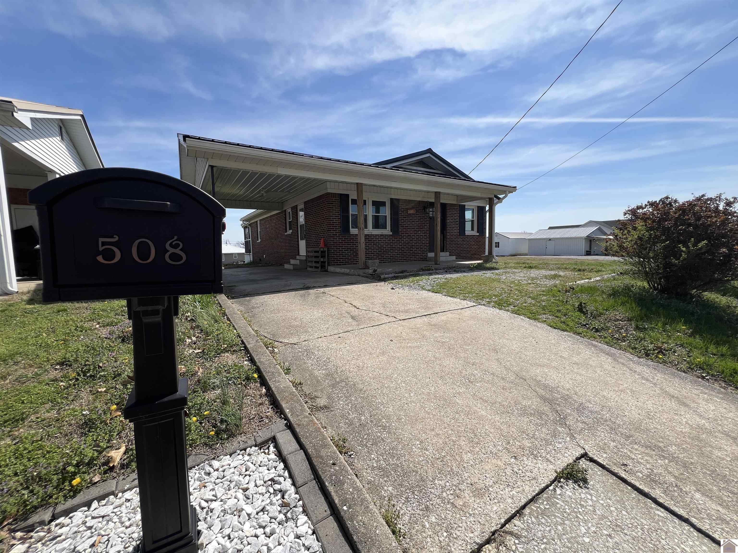 508 East Walnut Street Property Photo 2