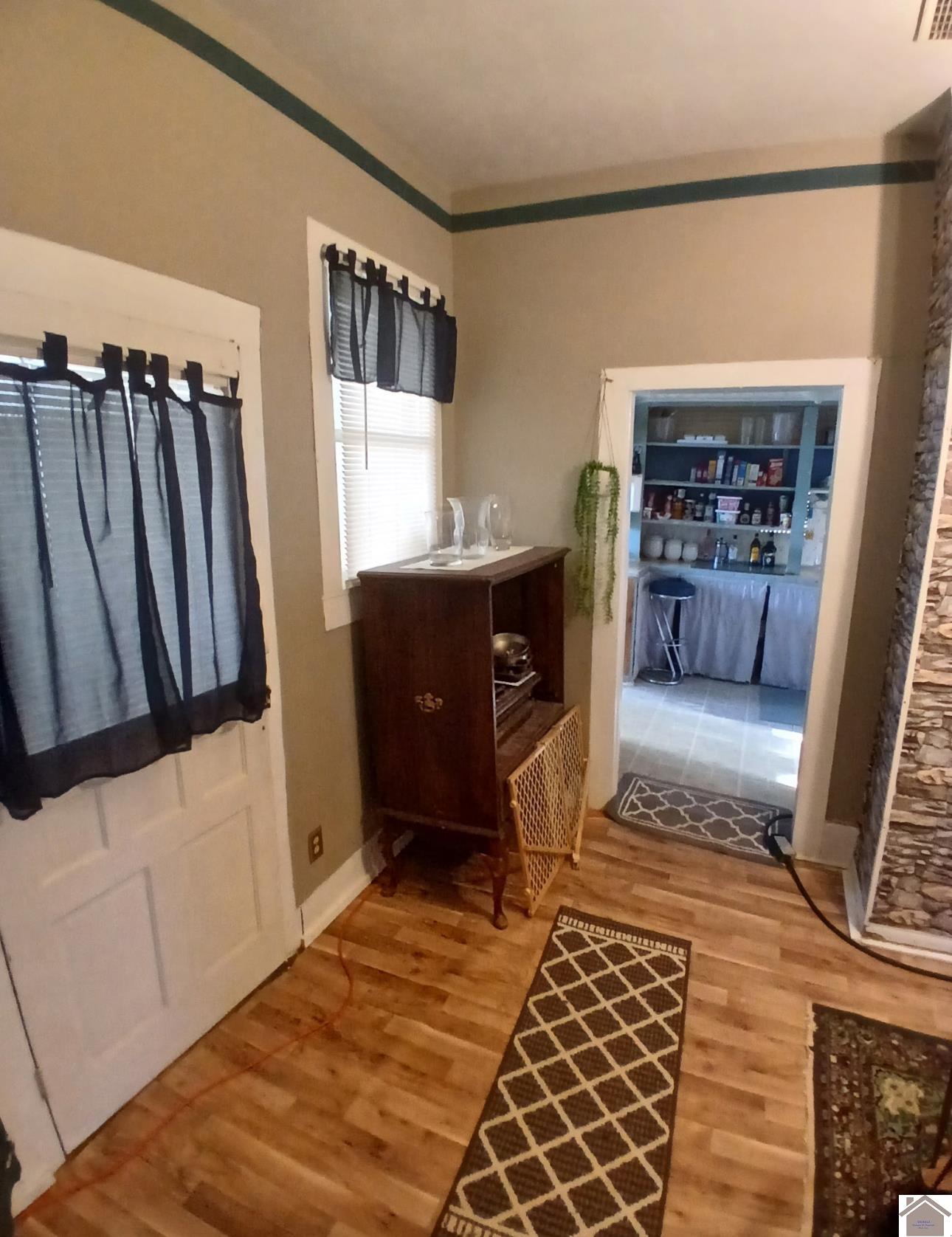 308 Charlotte St Property Photo 8