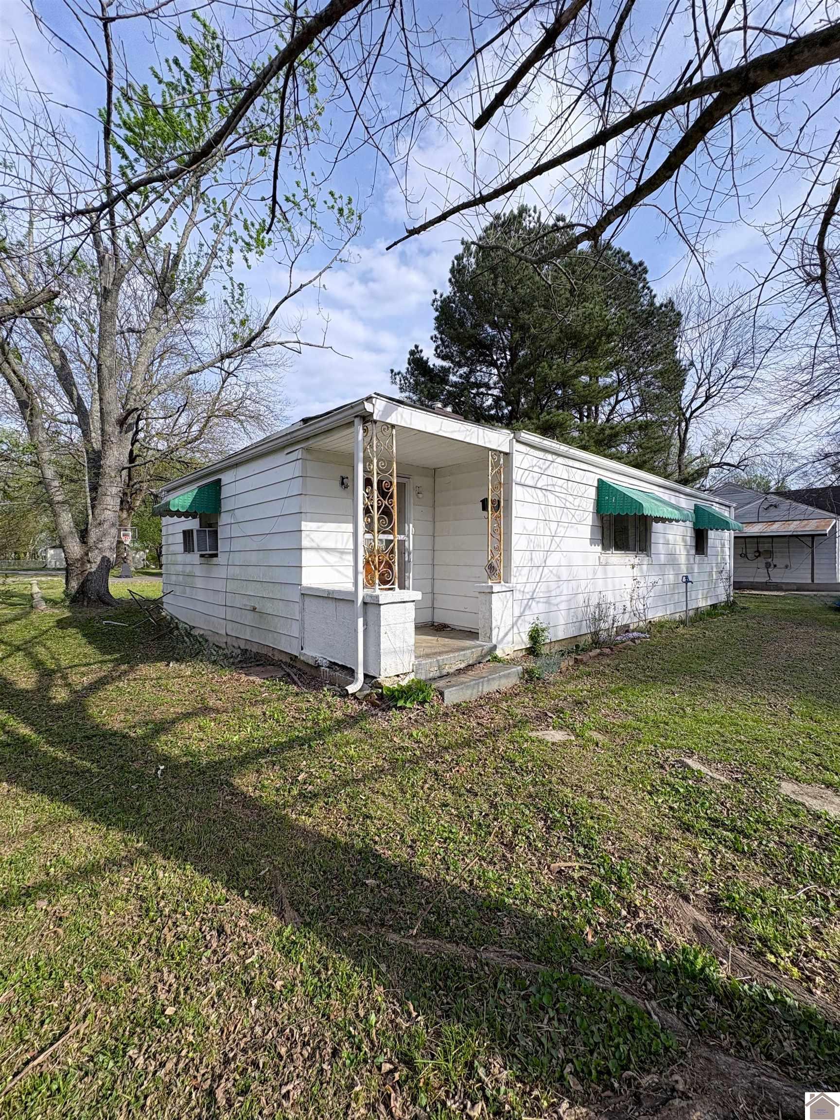 601 Broad St. Property Photo 2
