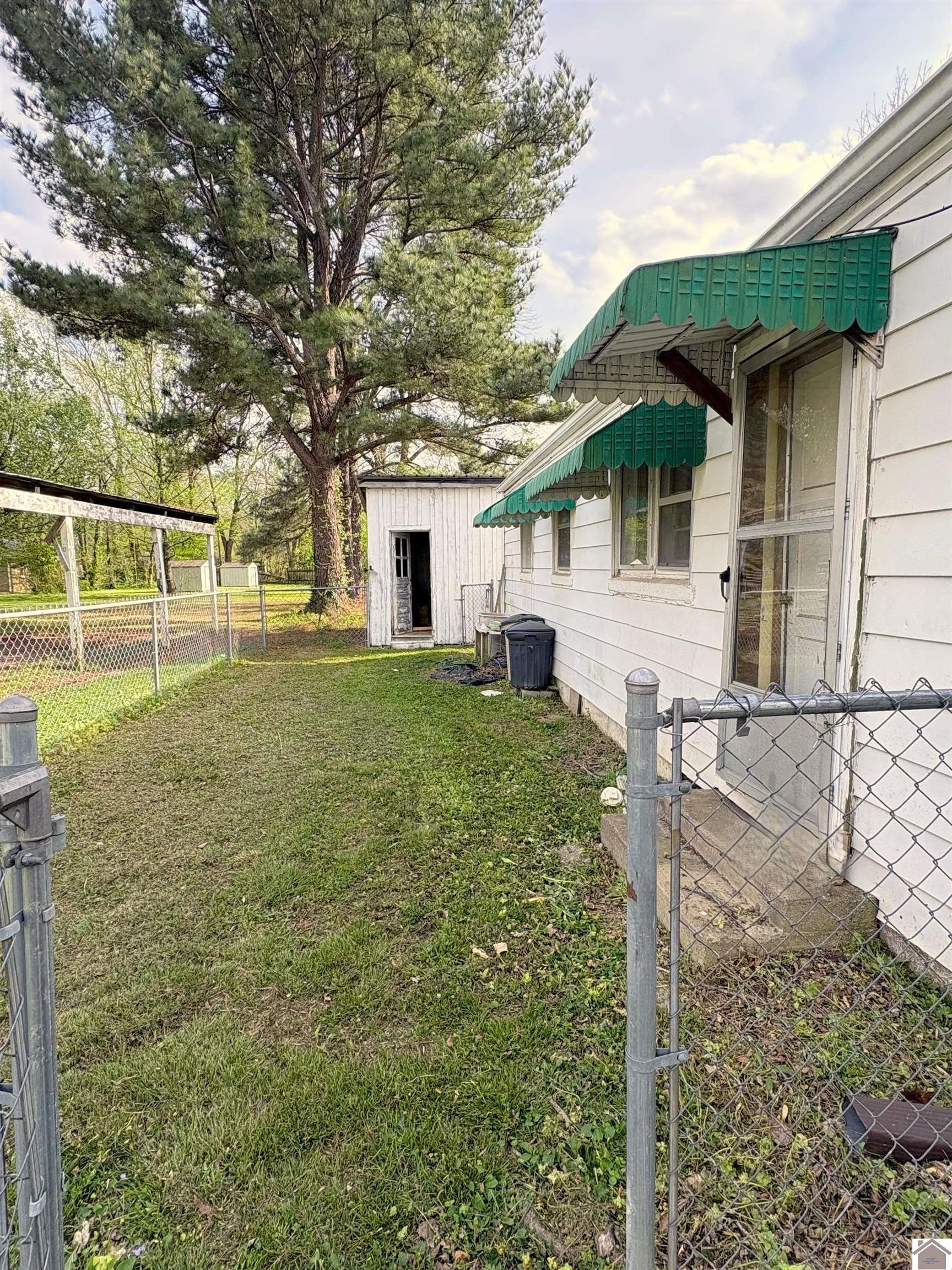 601 Broad St. Property Photo 3