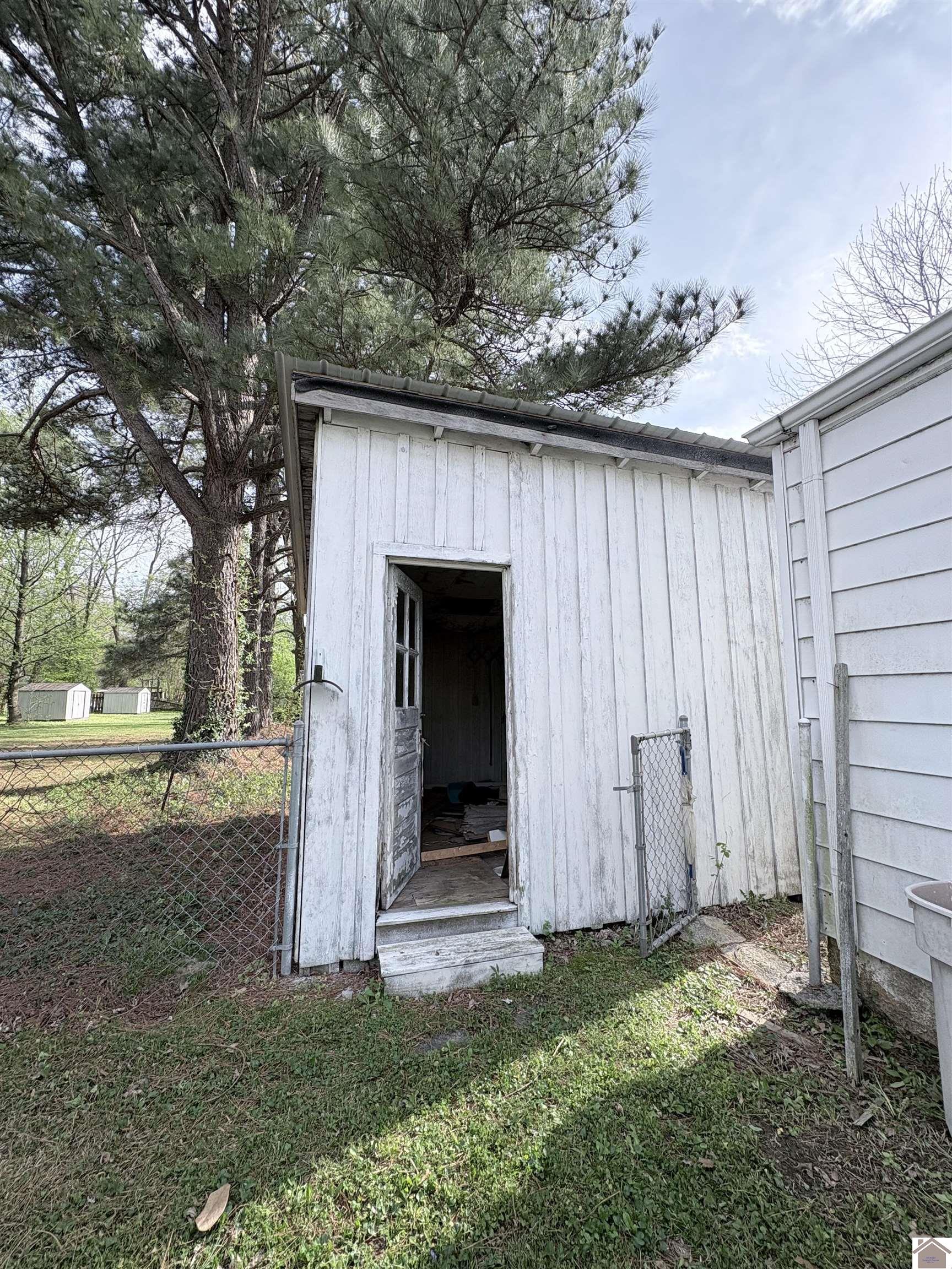 601 Broad St. Property Photo 5