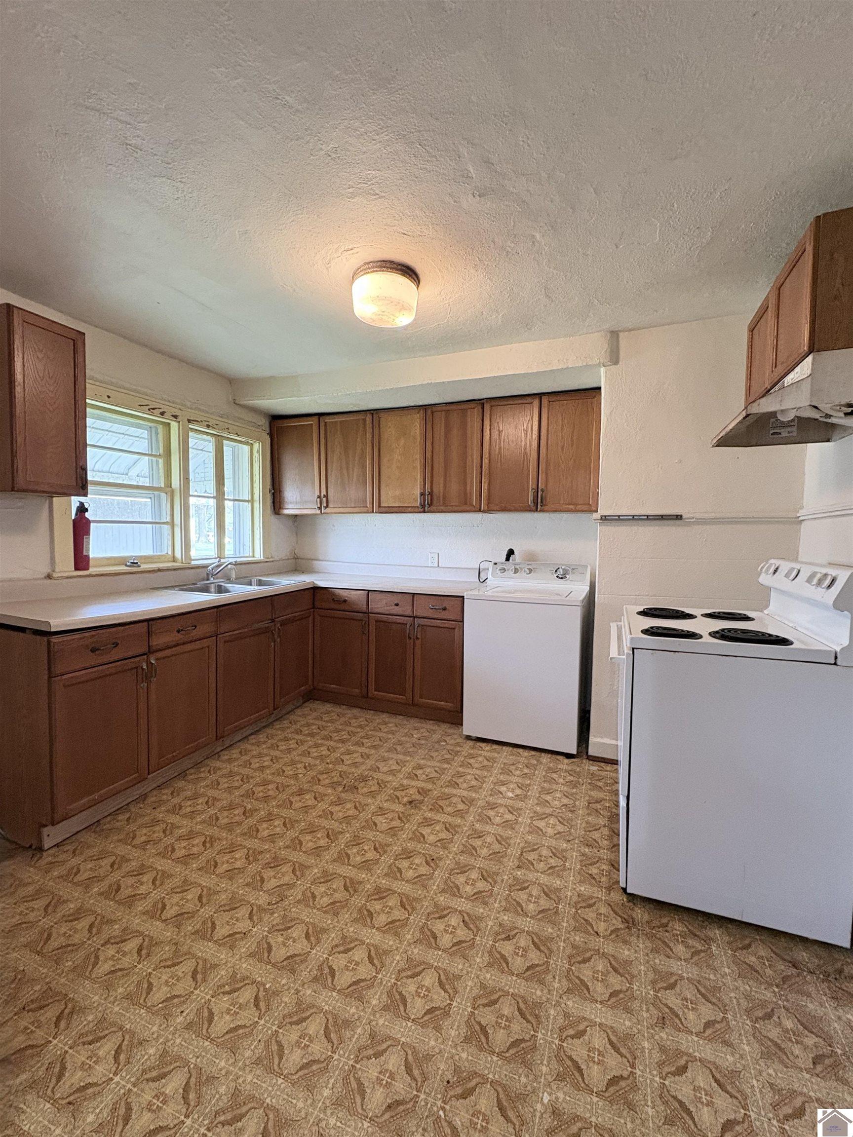 601 Broad St. Property Photo 11