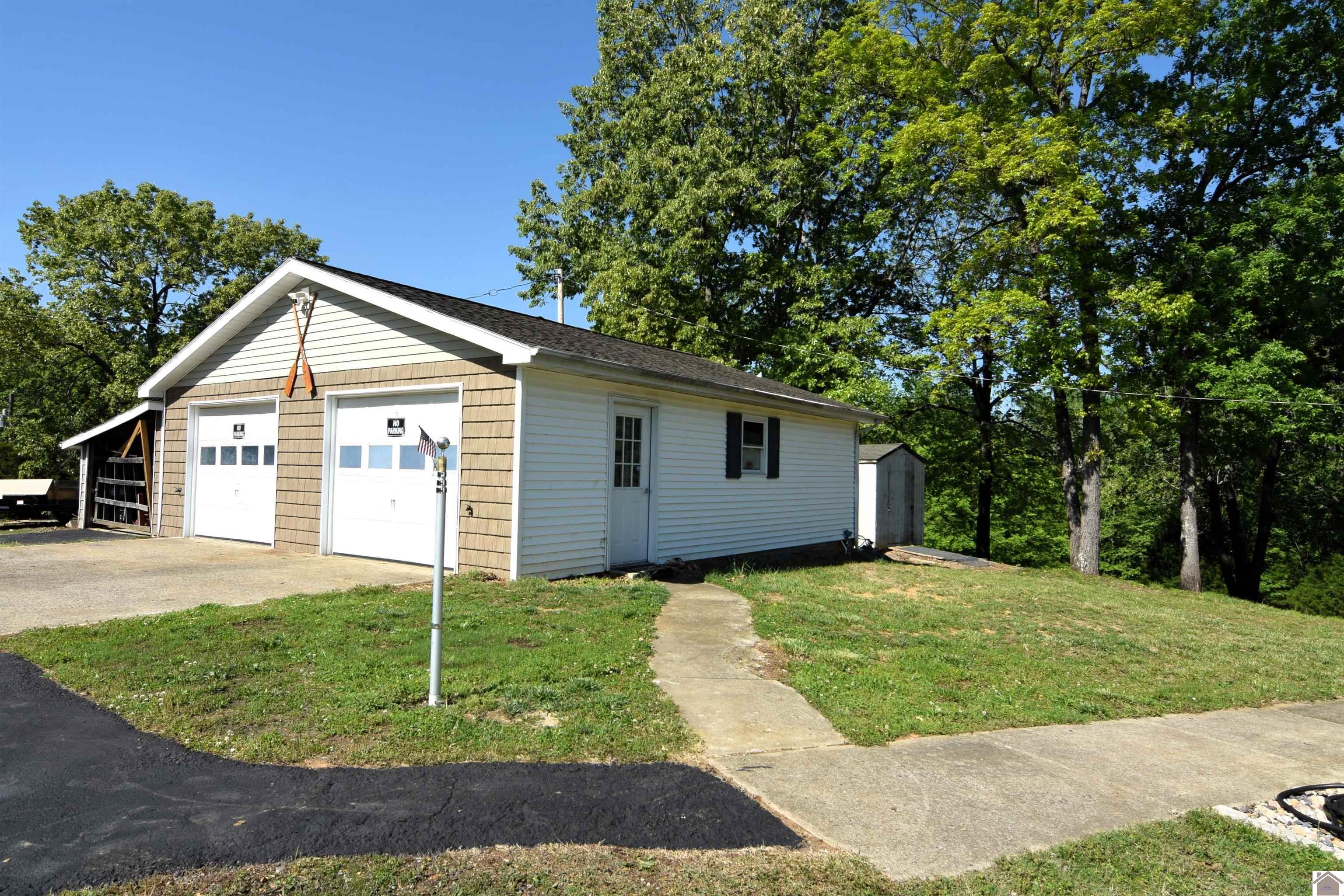 919 King Creek Property Photo 3