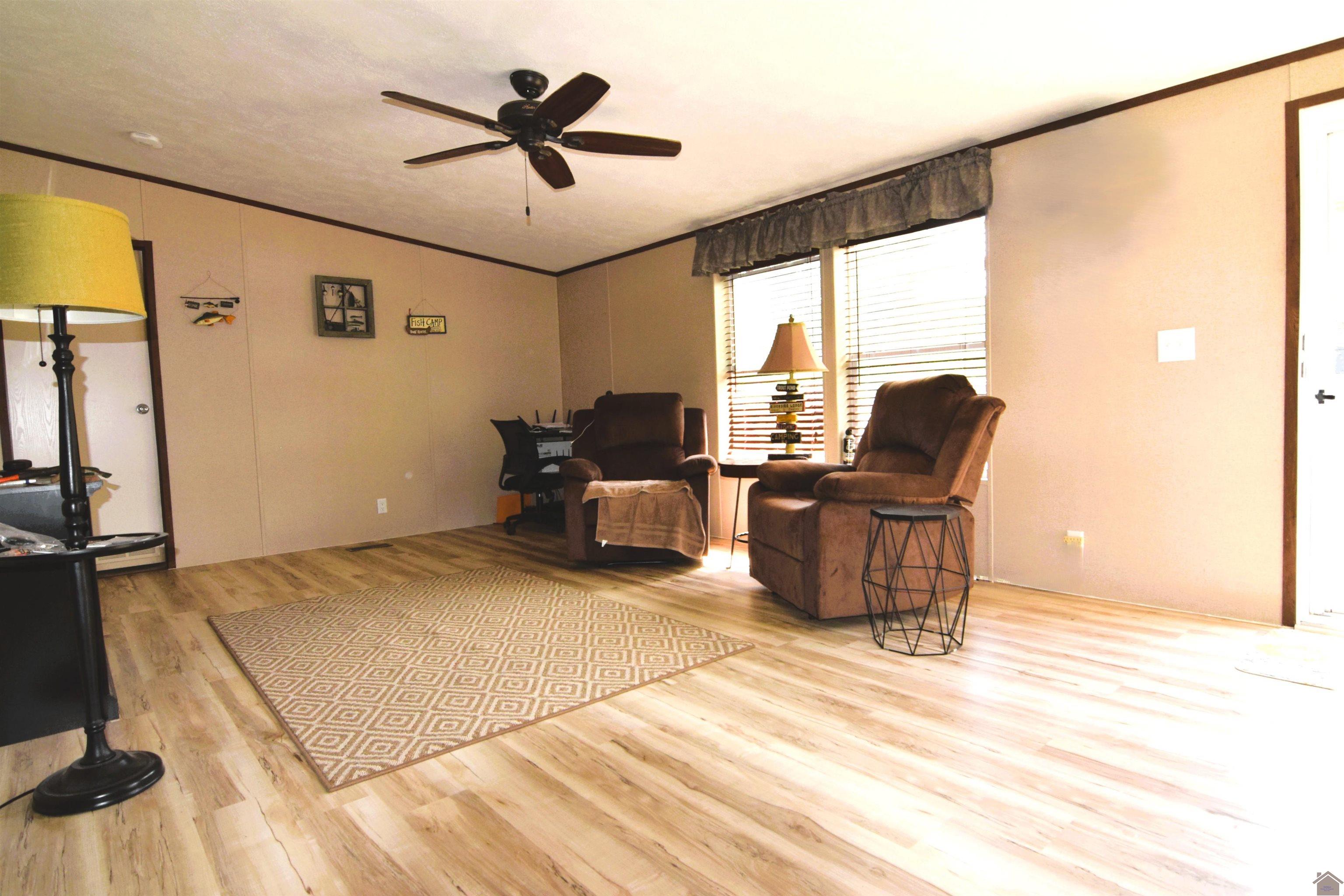919 King Creek Property Photo 4