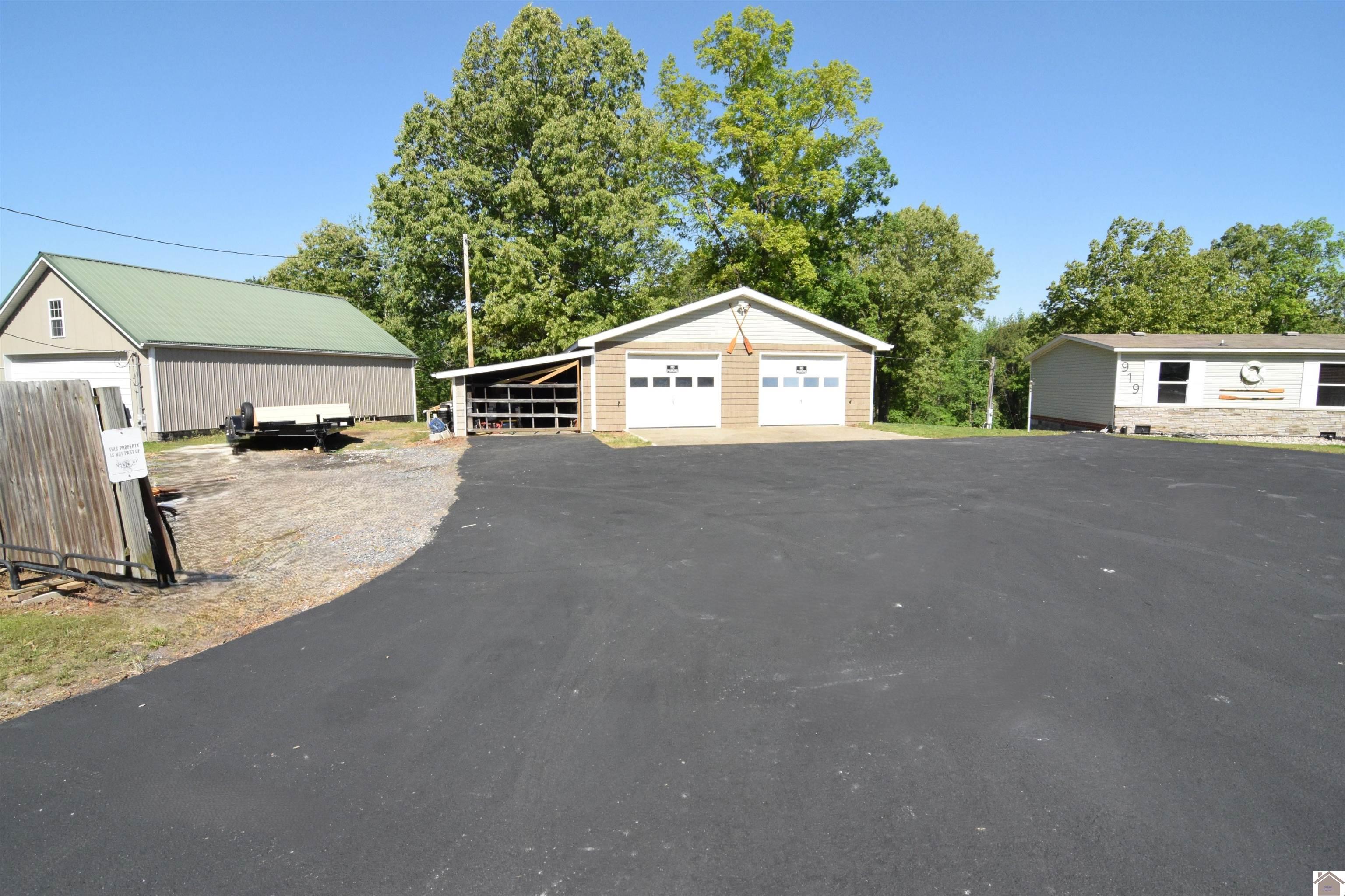 919 King Creek Property Photo 6