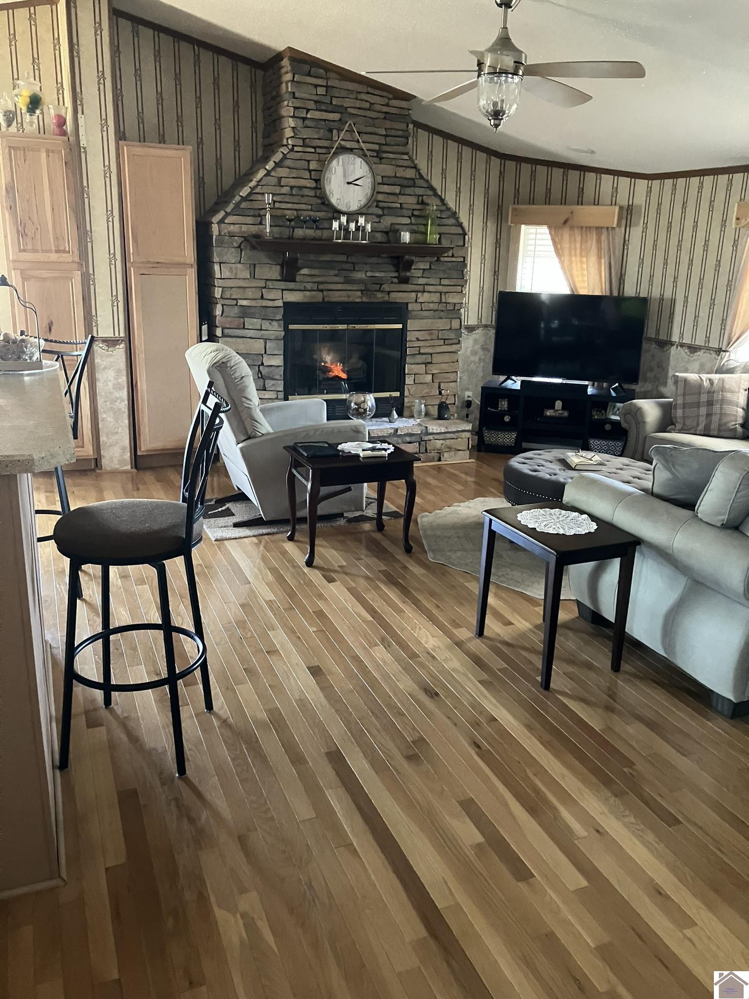 122 Breezy Loop Property Photo 4