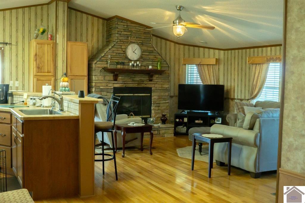 122 Breezy Loop Property Photo 5