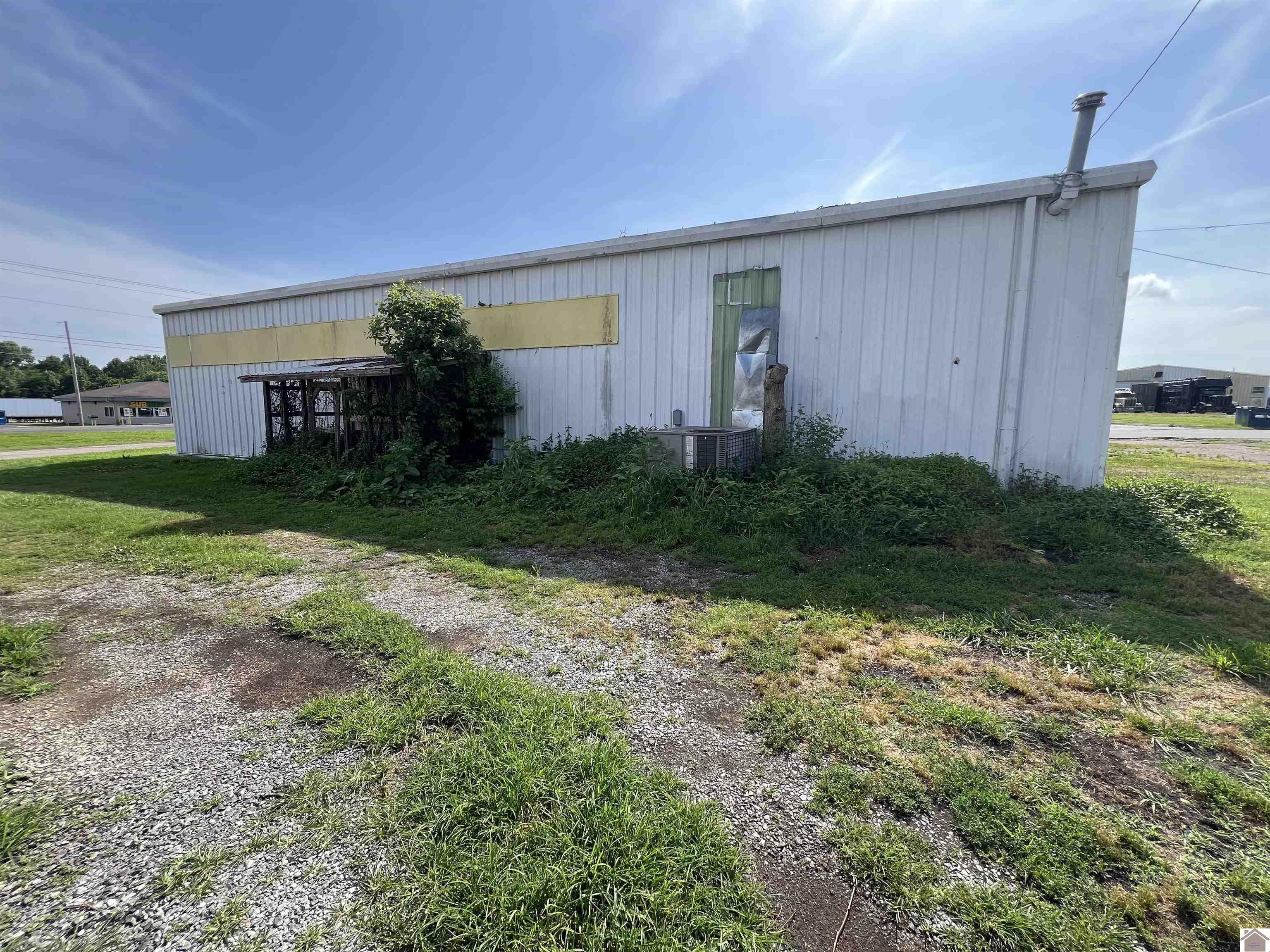 504 N Highland Drive Property Photo 9