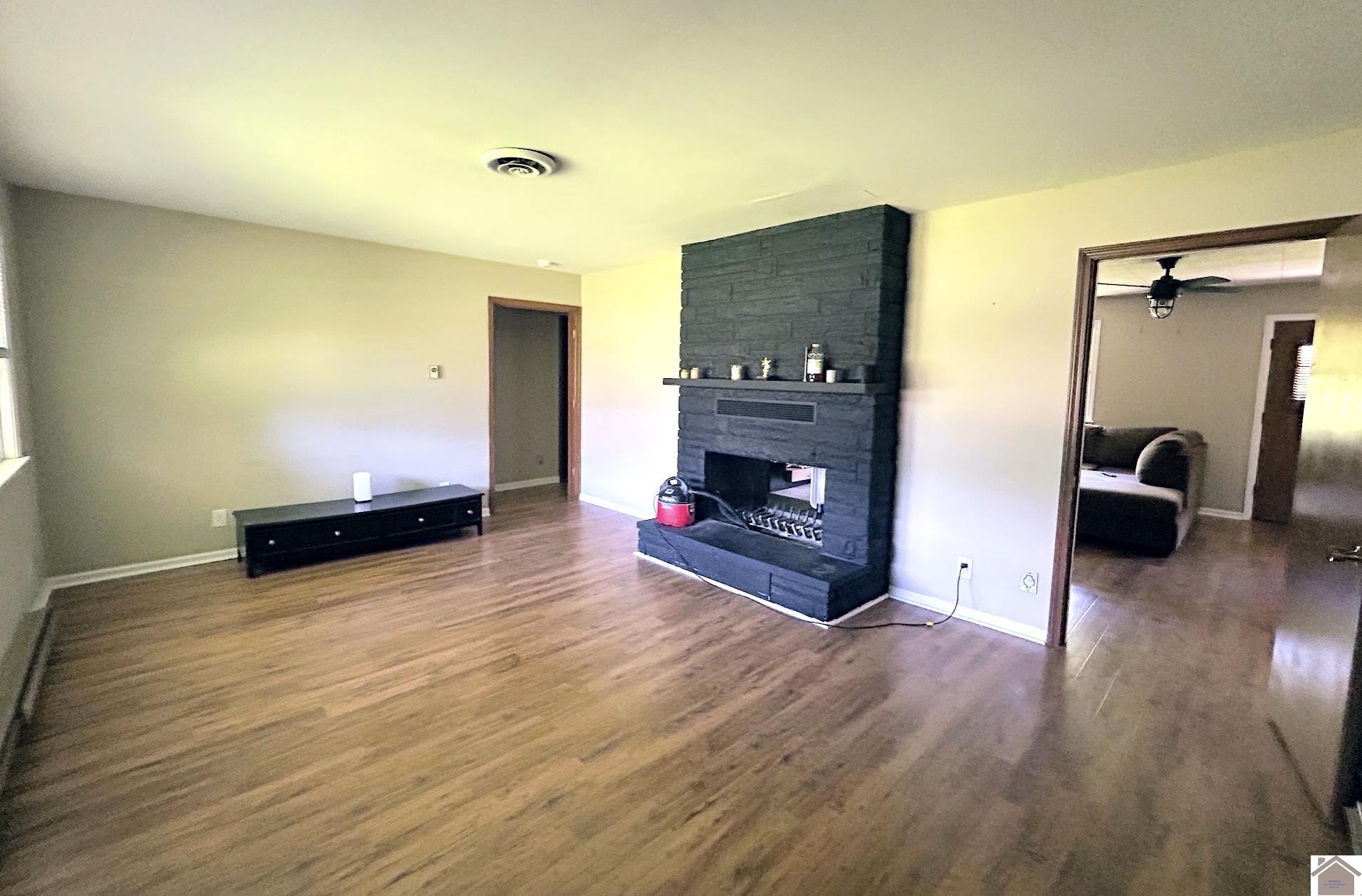 190/192 Pecan Court Property Photo 5