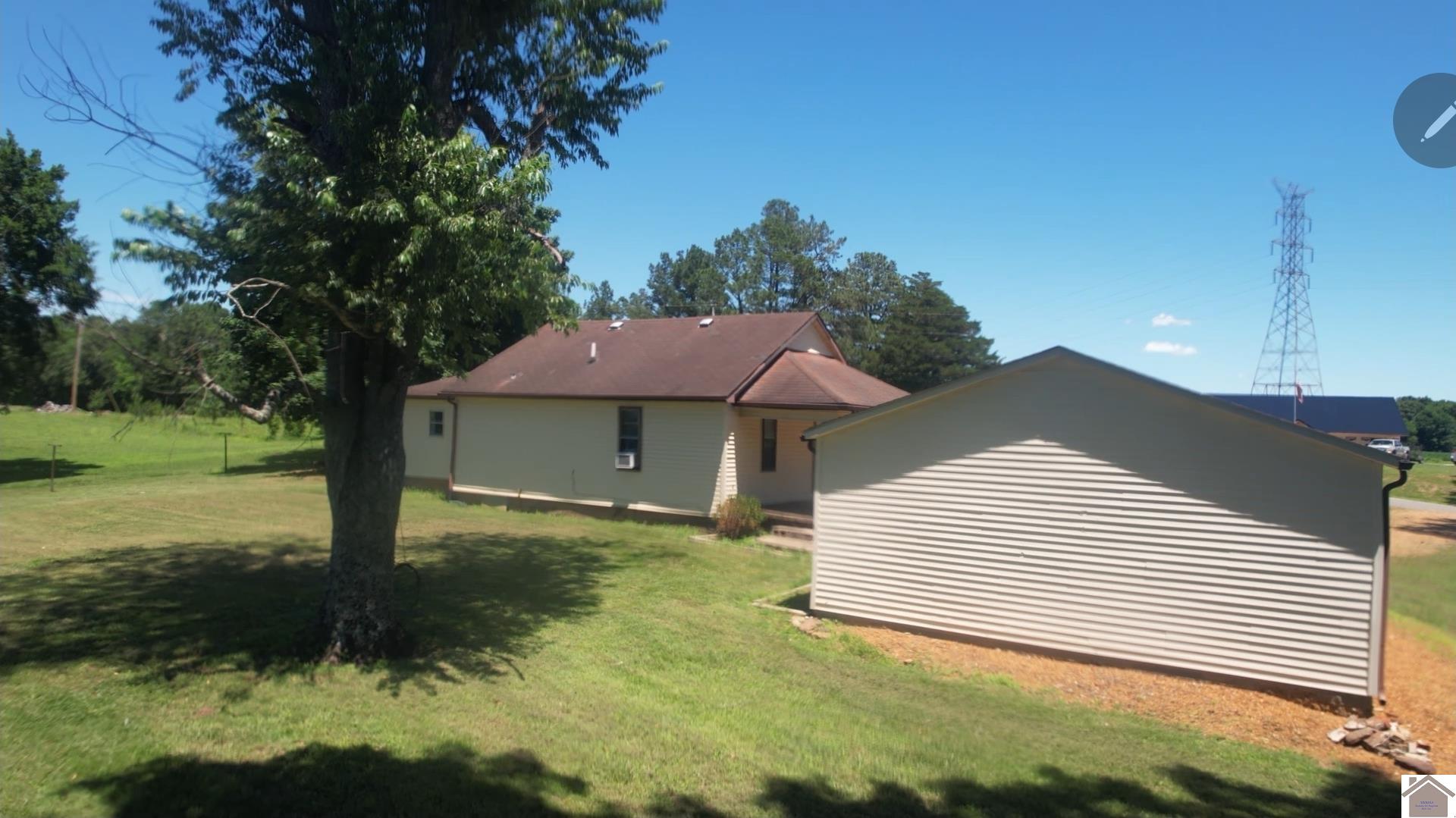 845 S County Line Road Property Photo 4