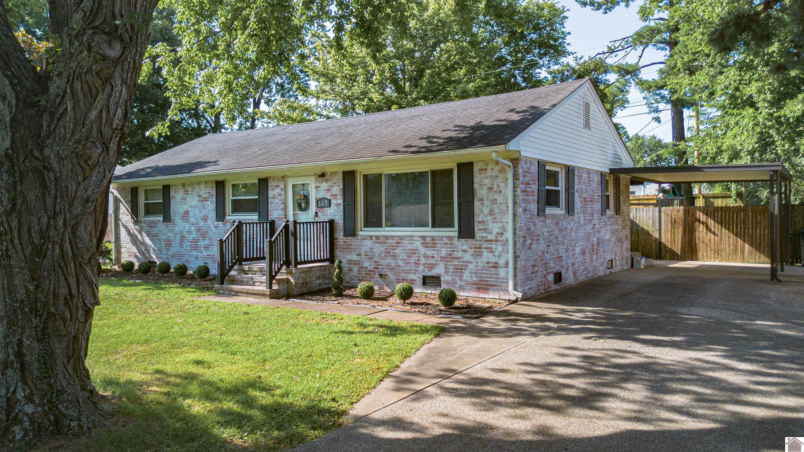 143 Iroquois Dr Property Photo 1