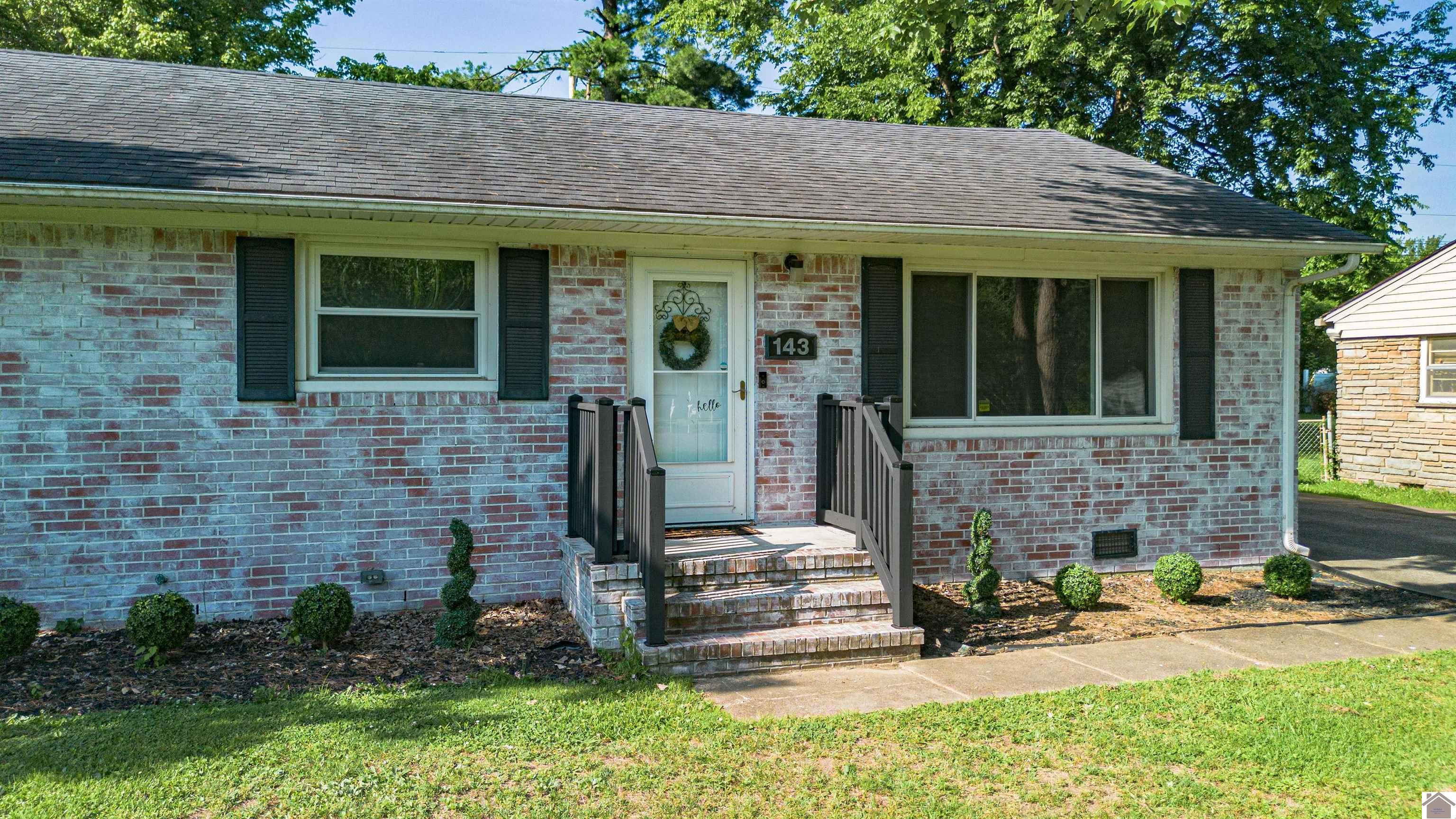 143 Iroquois Dr Property Photo 2