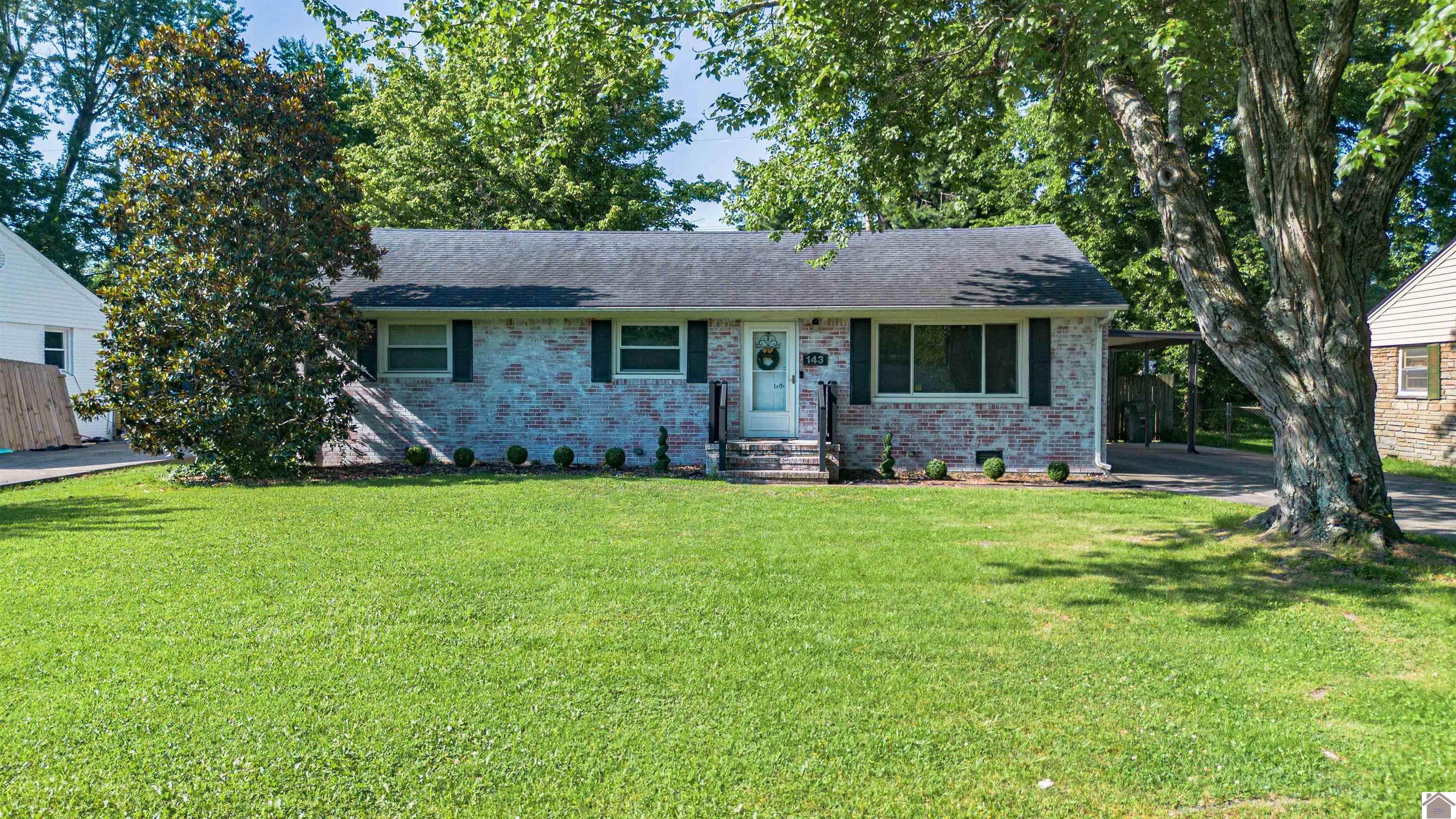 143 Iroquois Dr Property Photo 3