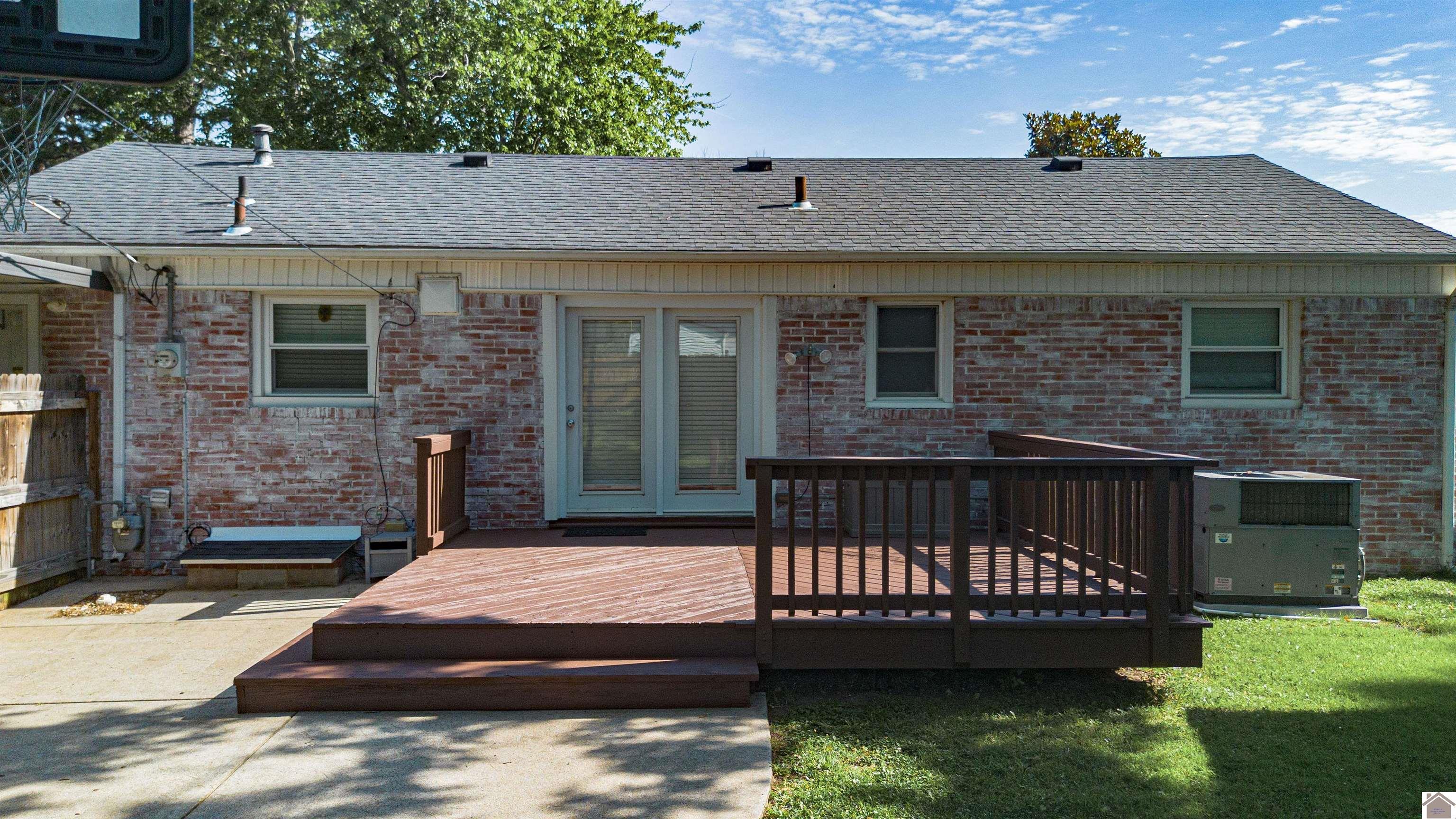 143 Iroquois Dr Property Photo 8