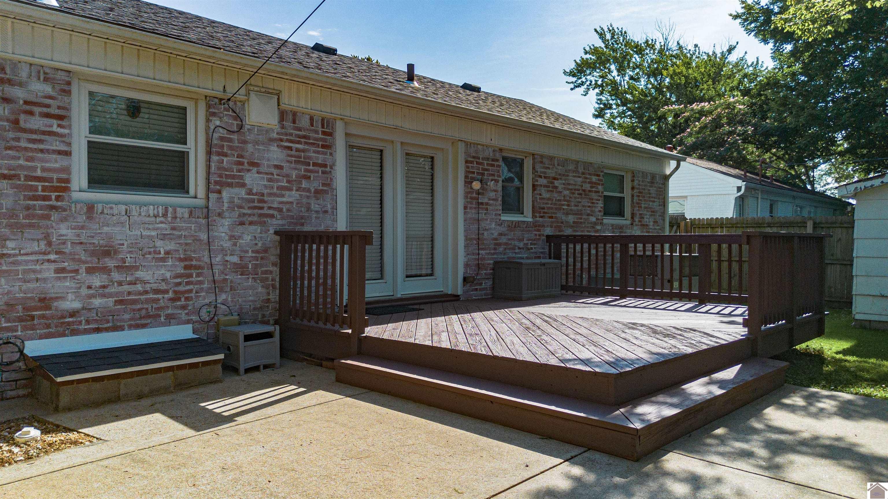 143 Iroquois Dr Property Photo 9