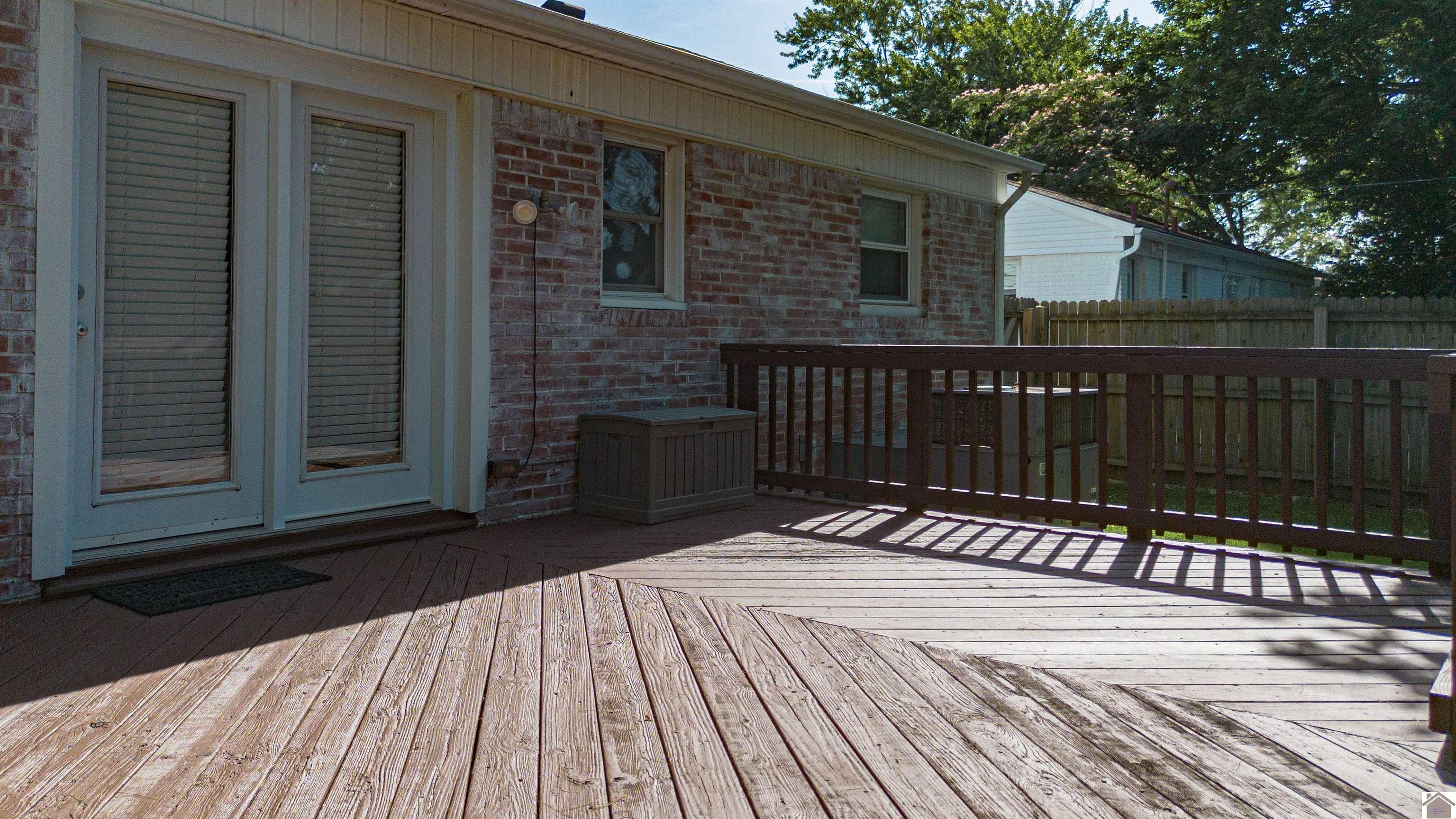 143 Iroquois Dr Property Photo 10