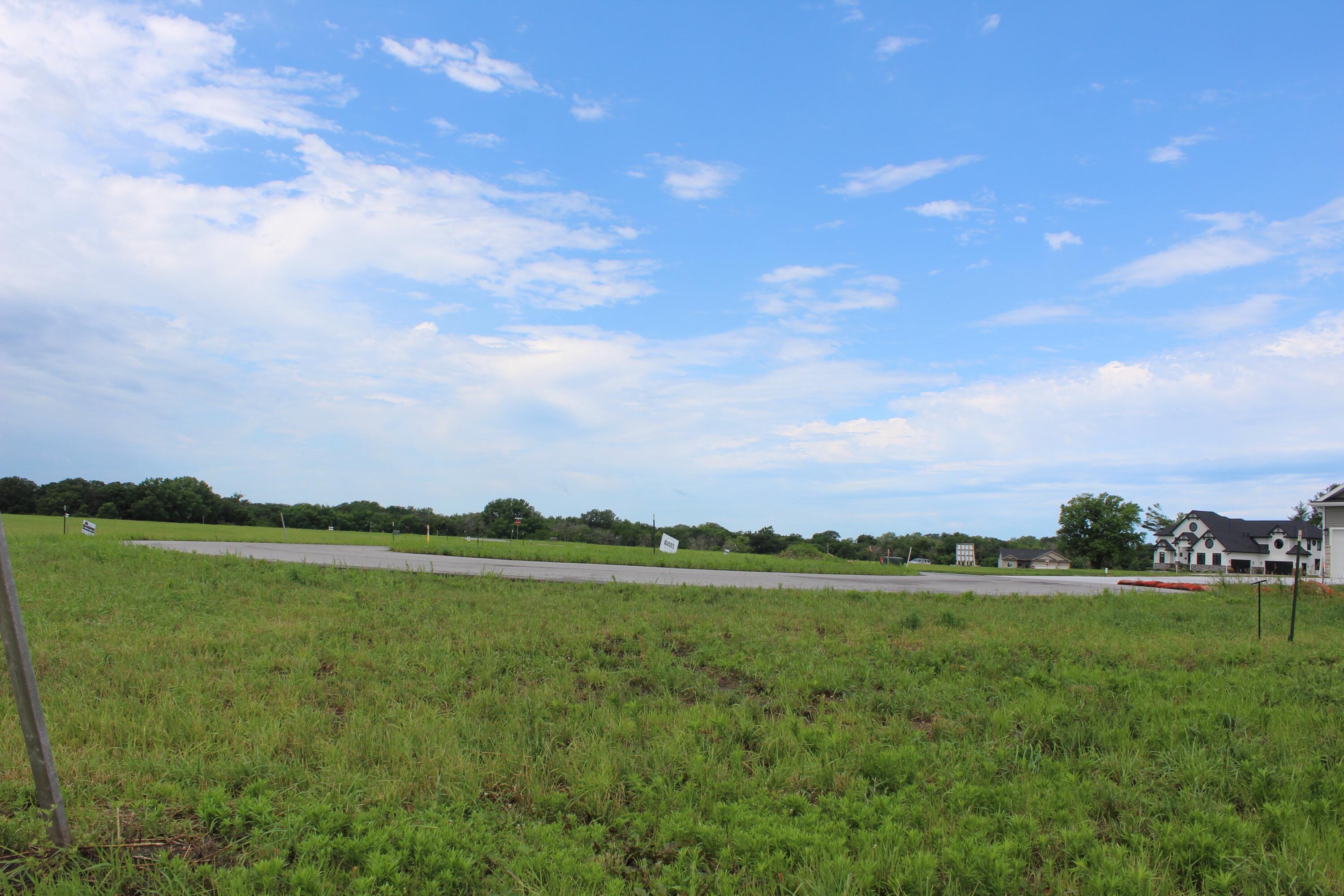 1216 Hickory Court Property Photo 2