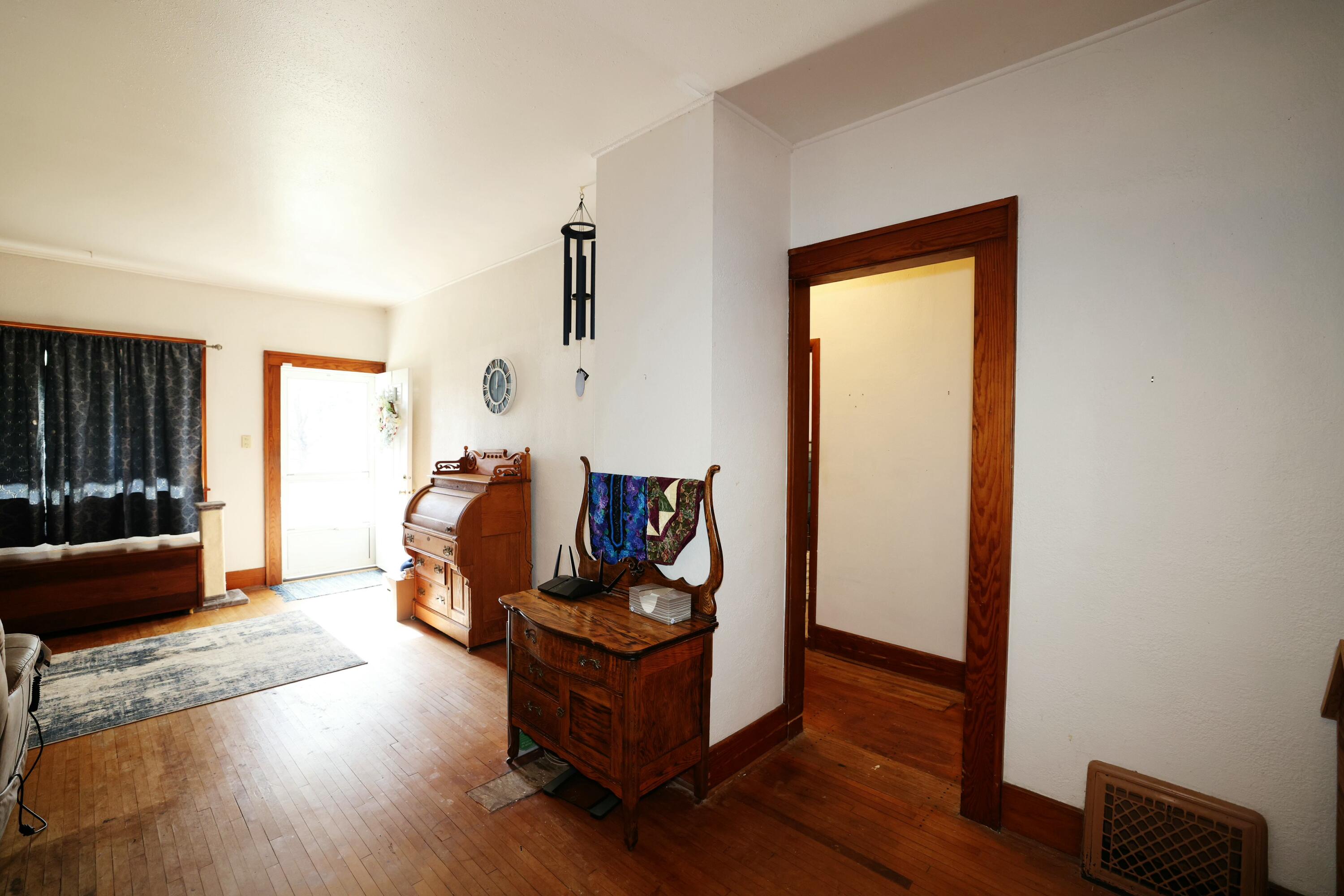 403 W 5th Street Property Photo 12
