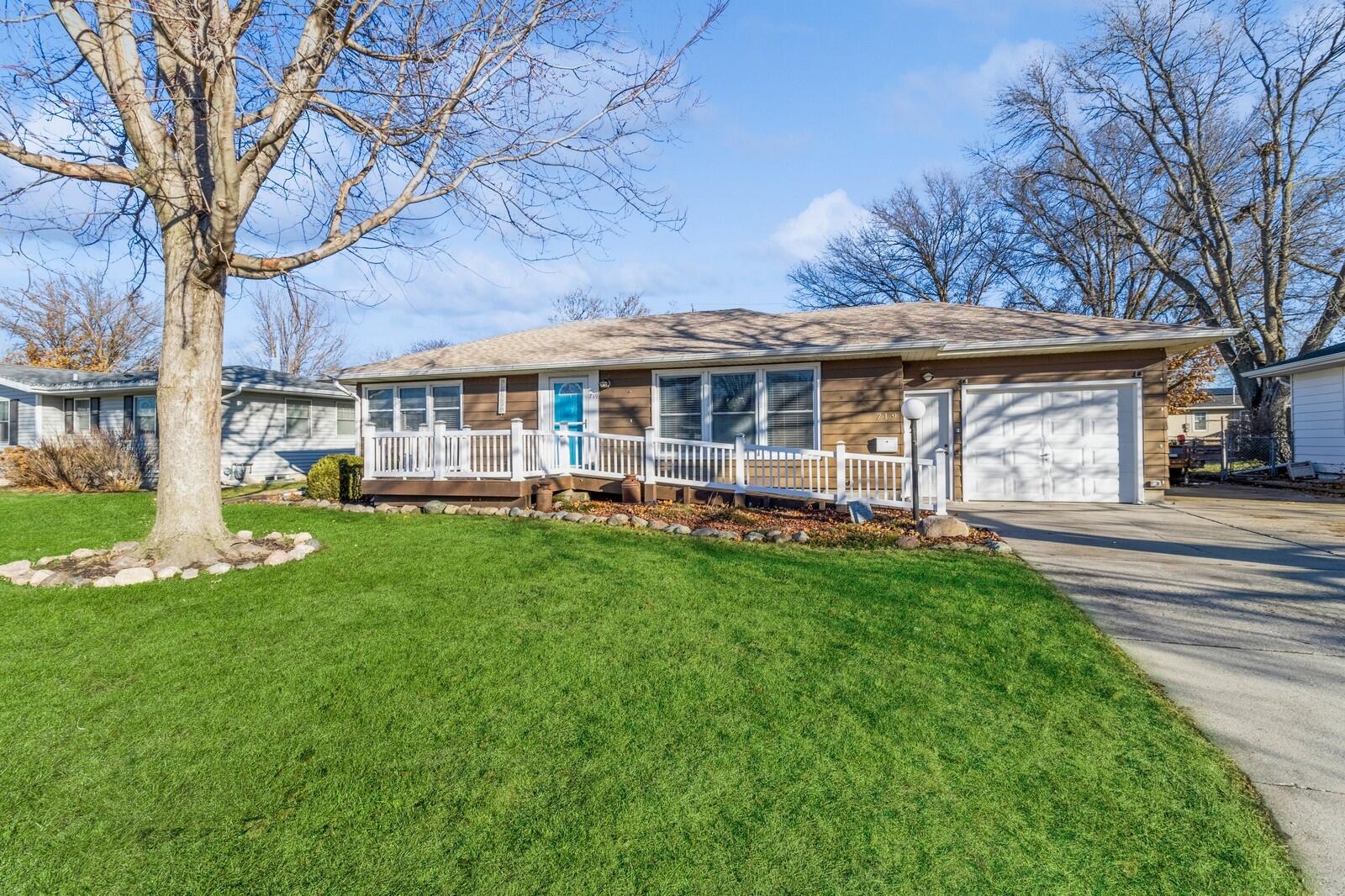 719 15th St Place Property Photo