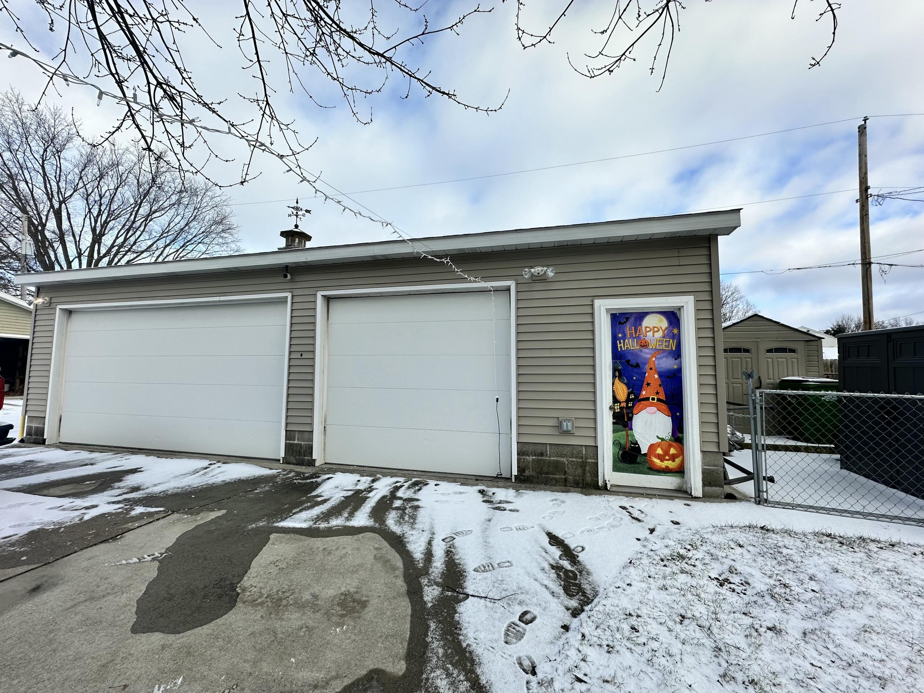 228 S Marshall Street Property Photo 6