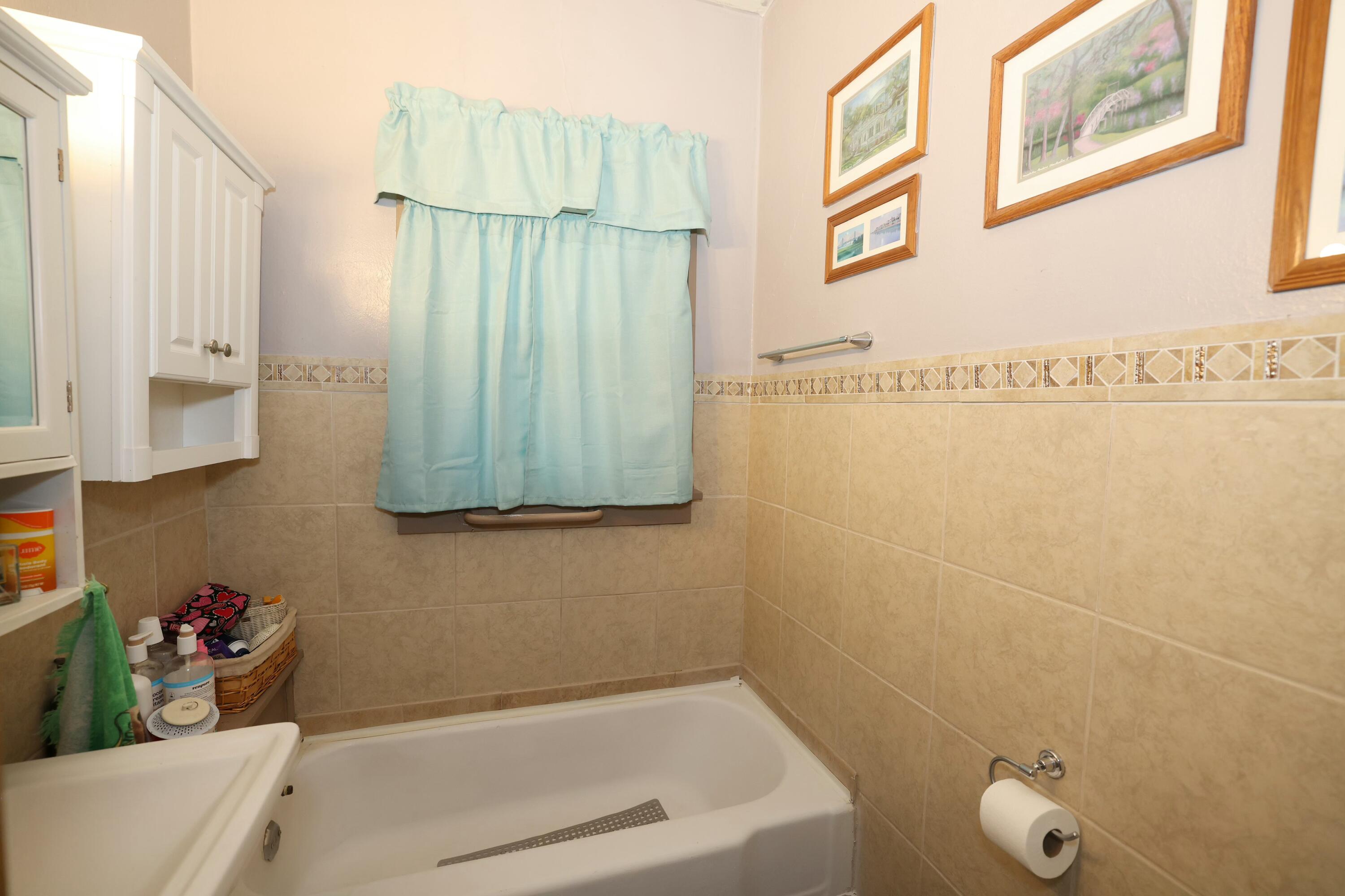 228 S Marshall Street Property Photo 12