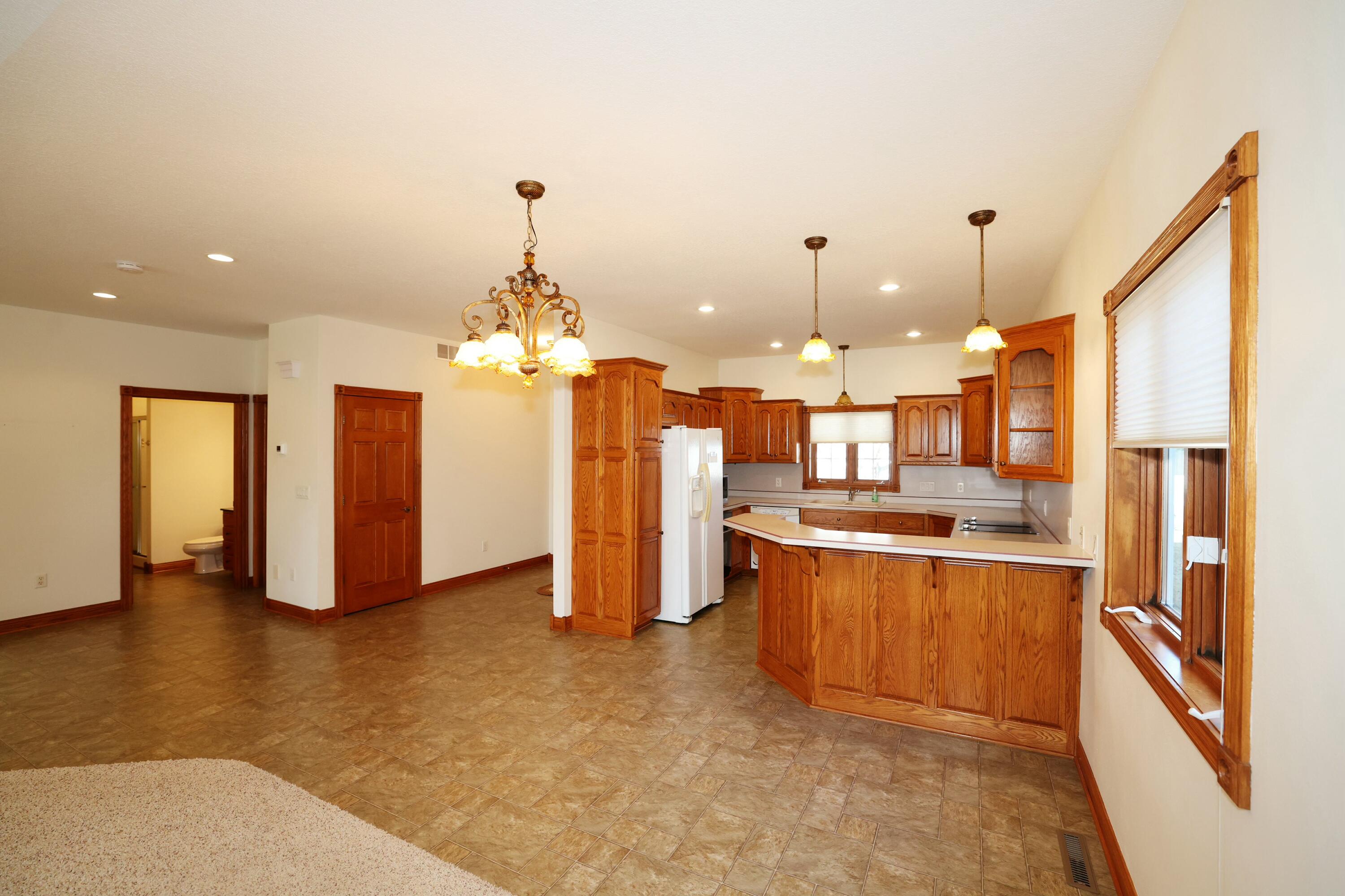 1314 Southview Court Property Photo 8