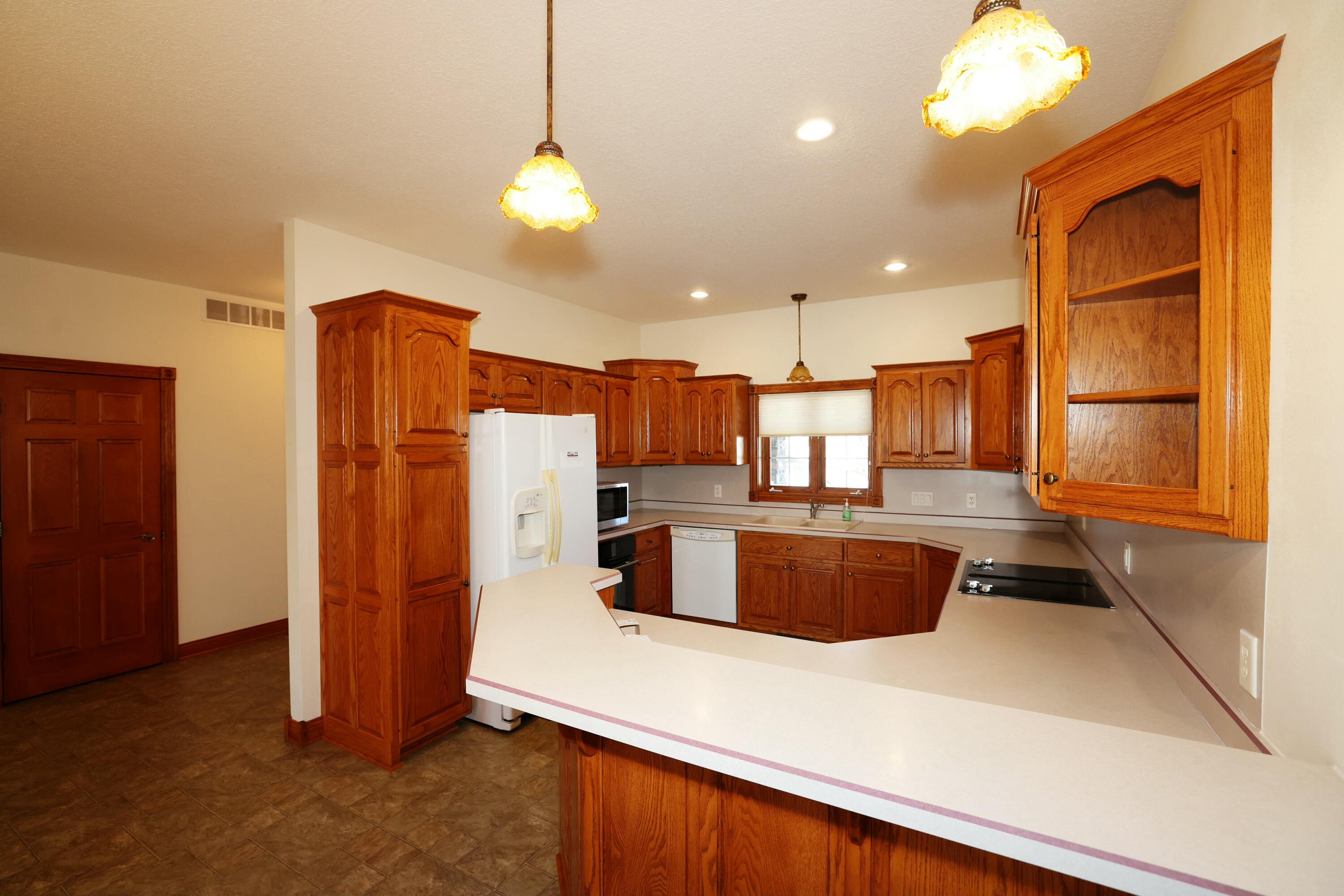 1314 Southview Court Property Photo 9