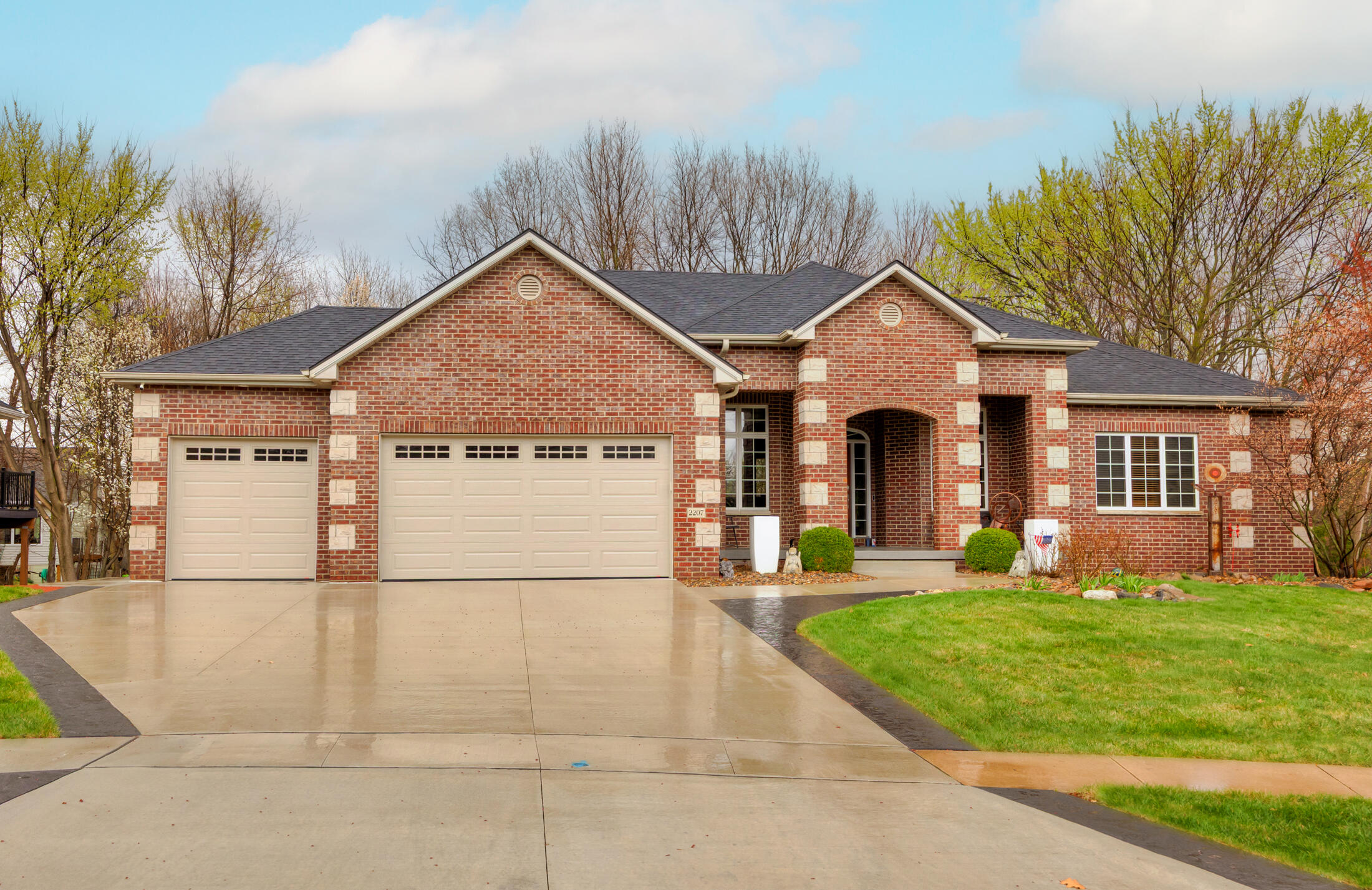 2207 Sw Ridgeway Court Property Photo