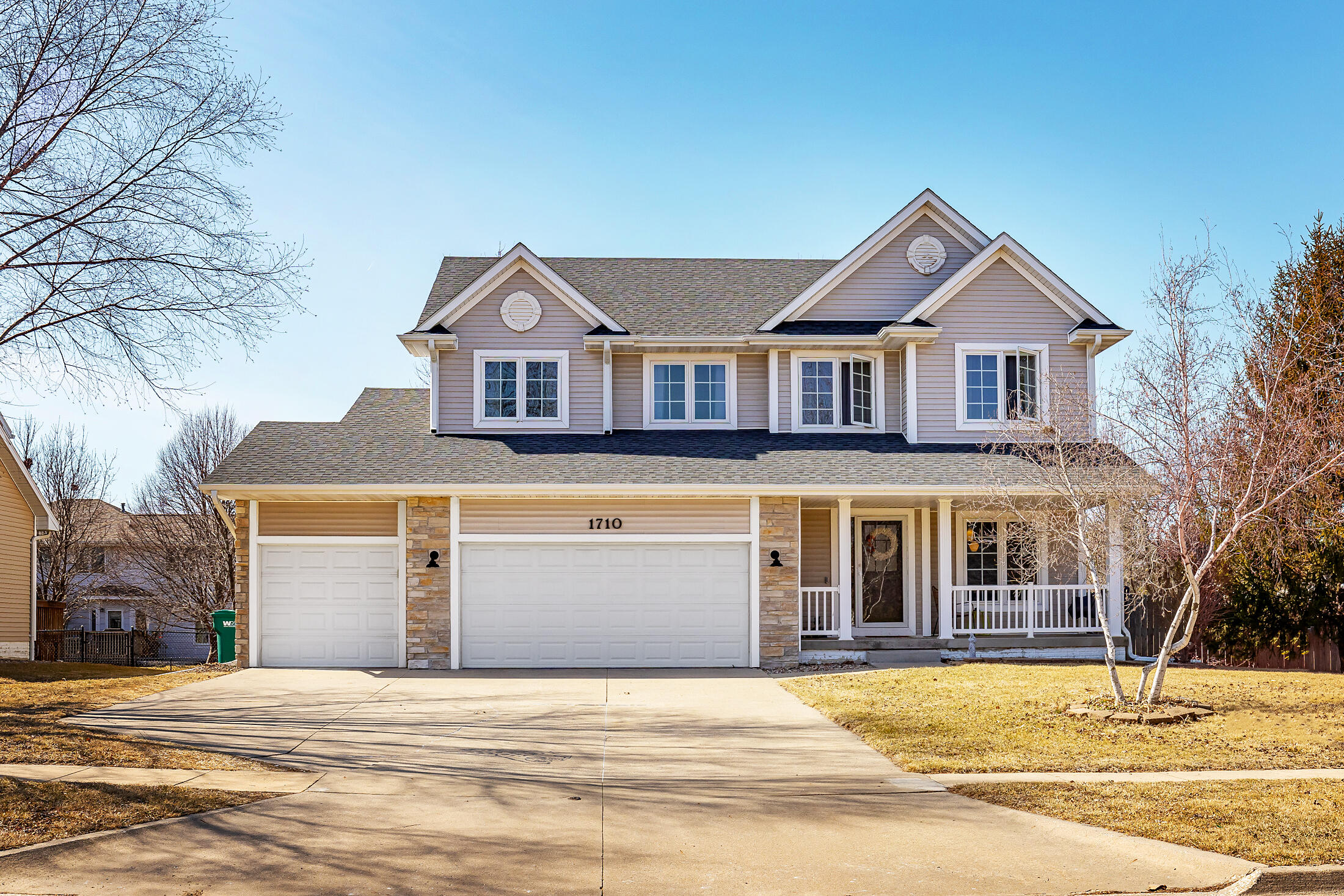 1710 Ne Hayes Drive Property Photo