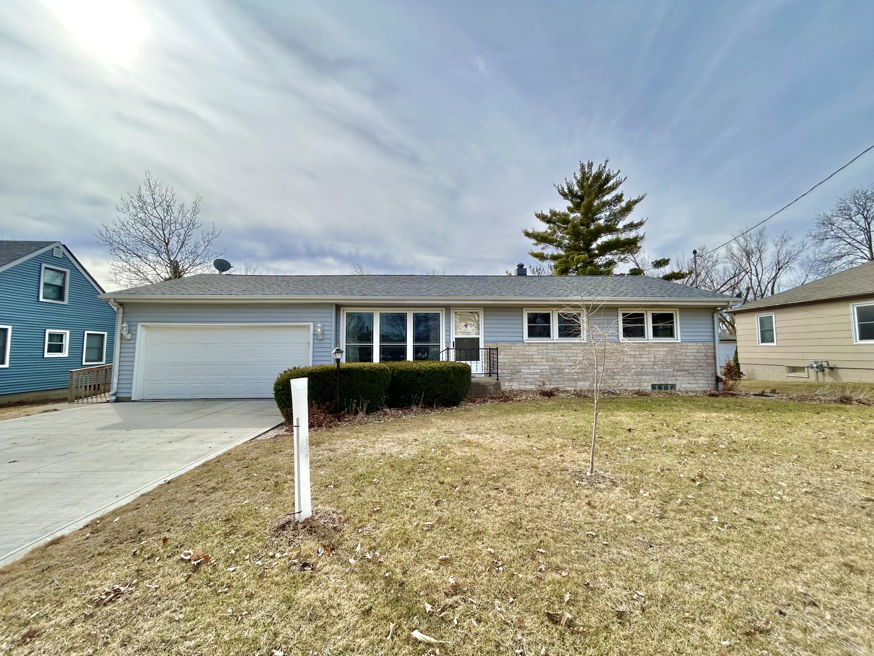 1206 W Lincoln Way Property Photo