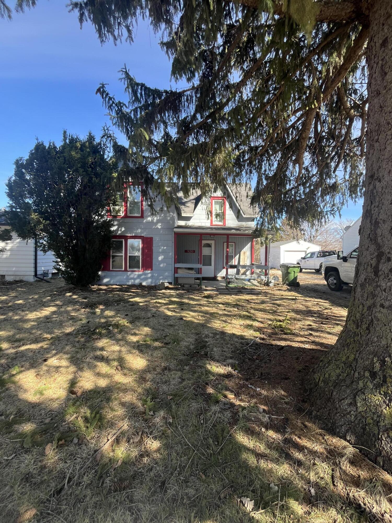 920 Elm Avenue Property Photo