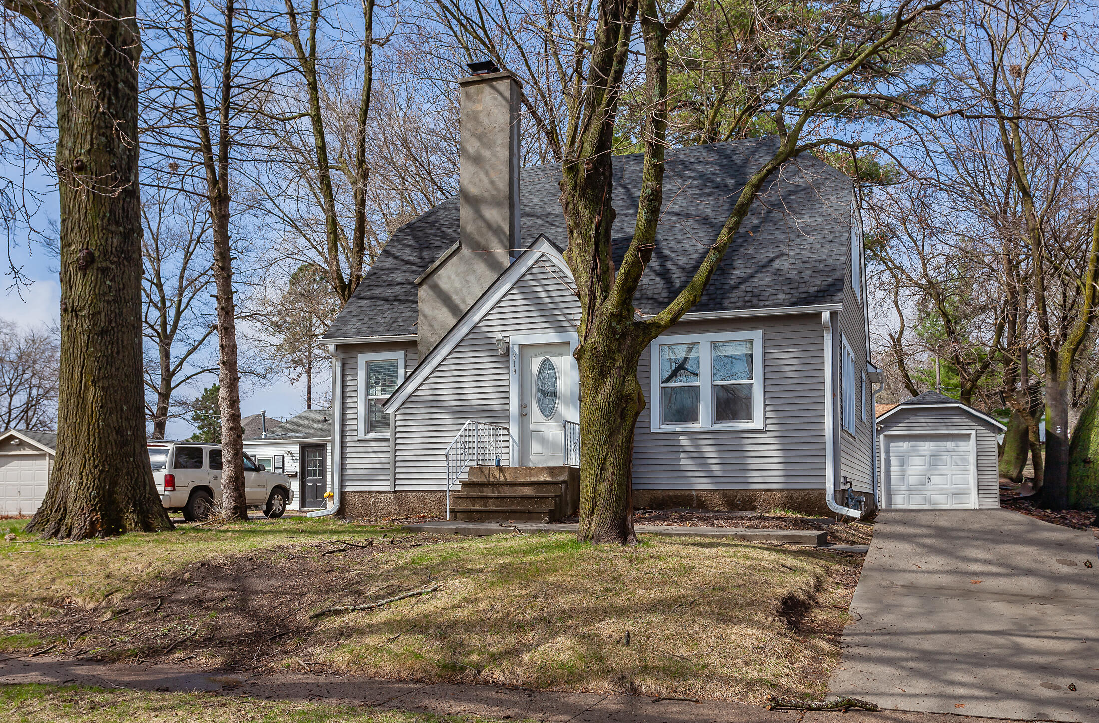 219 Franklin Avenue Property Photo