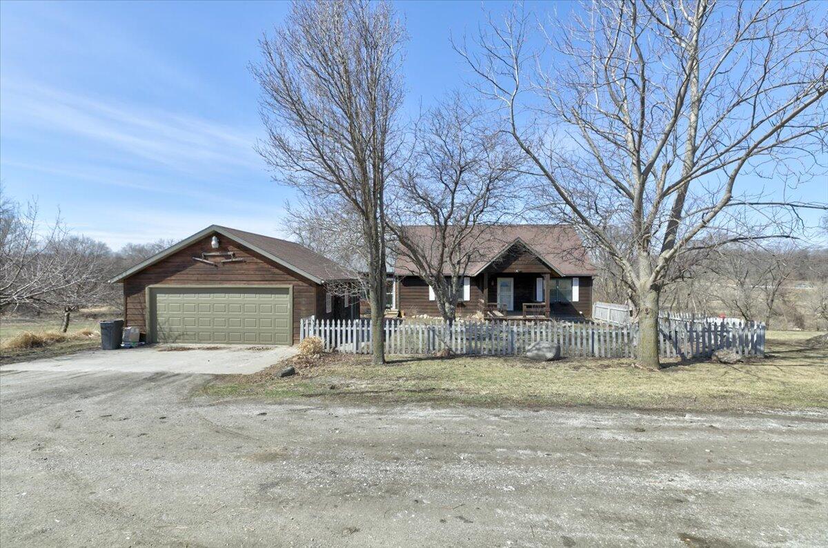 2964 330th Street Property Photo