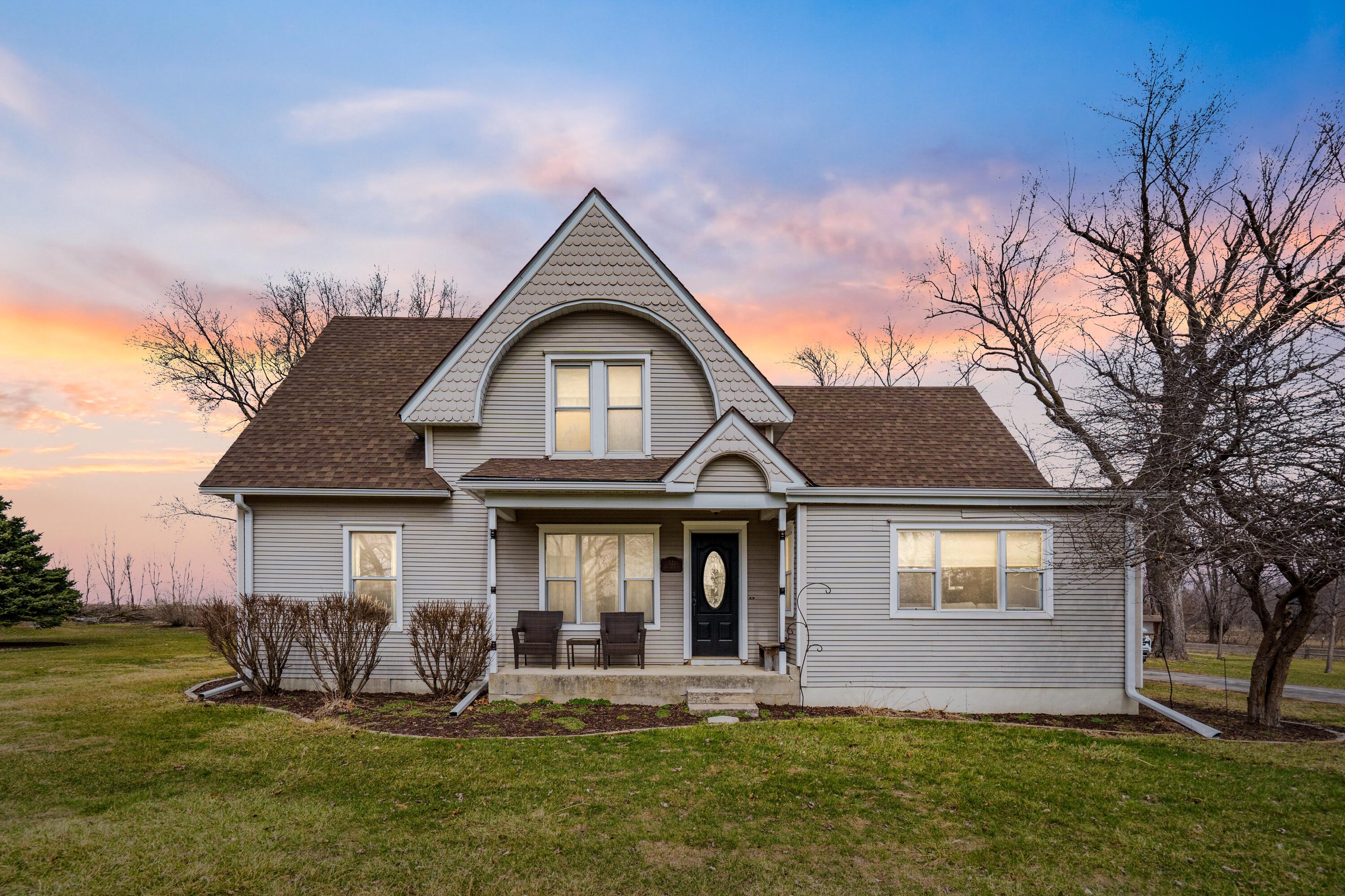 321 W Maple Street Property Photo 1