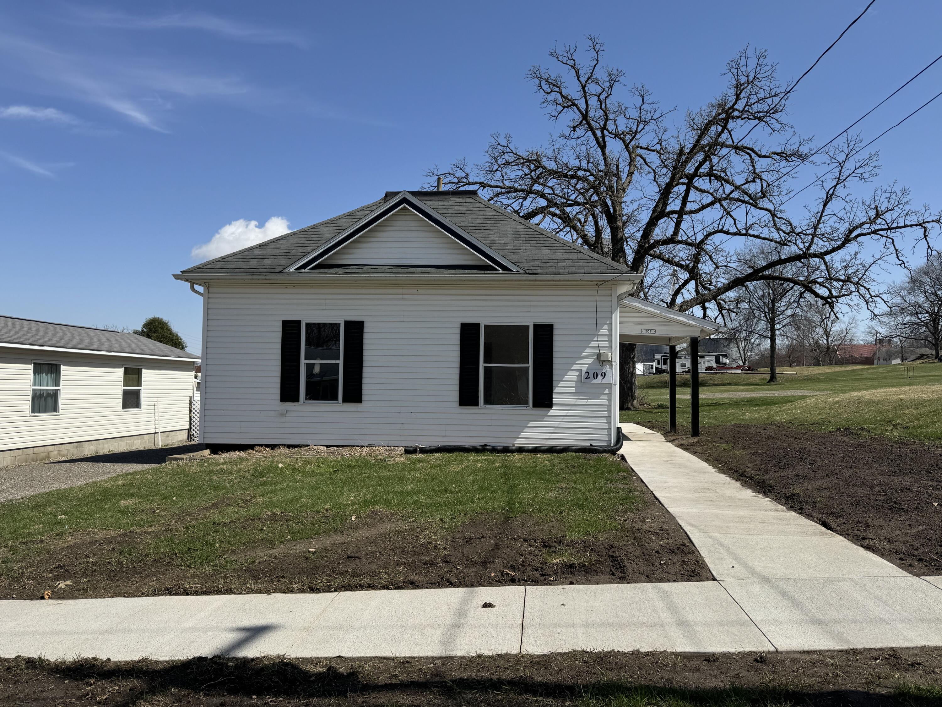 Traer Real Estate Listings Main Image
