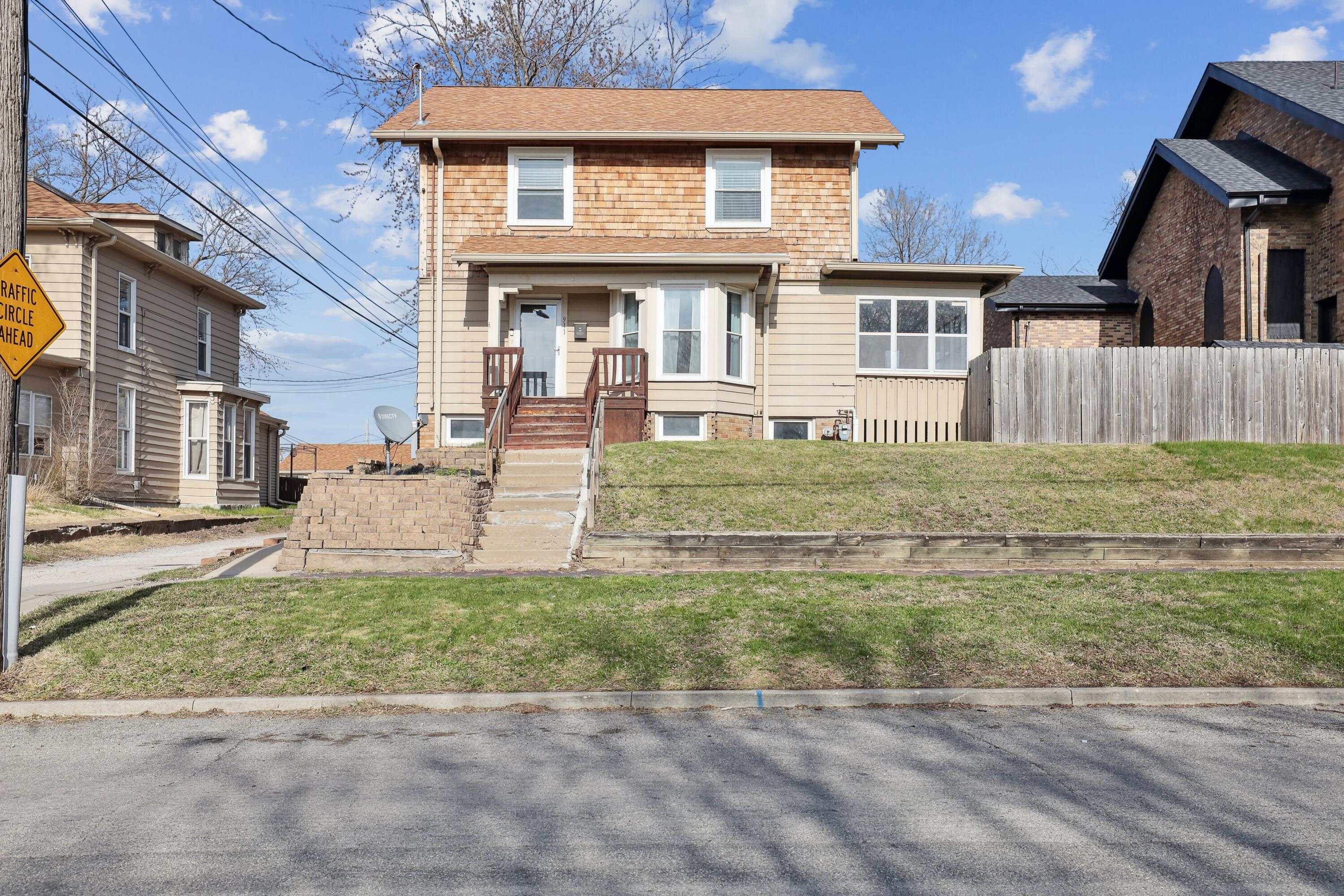 911 E 12th Street Property Photo