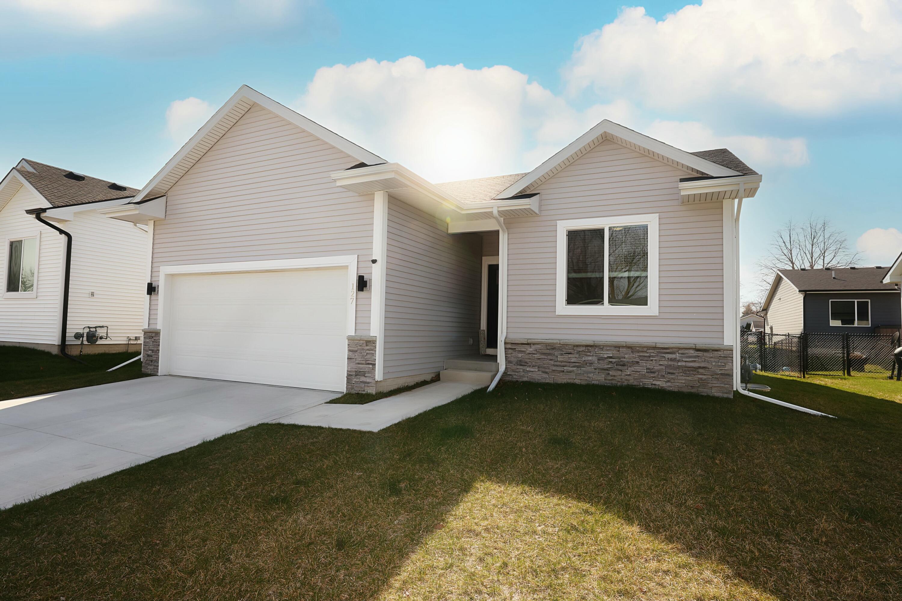127 Destiny Drive Property Photo 3