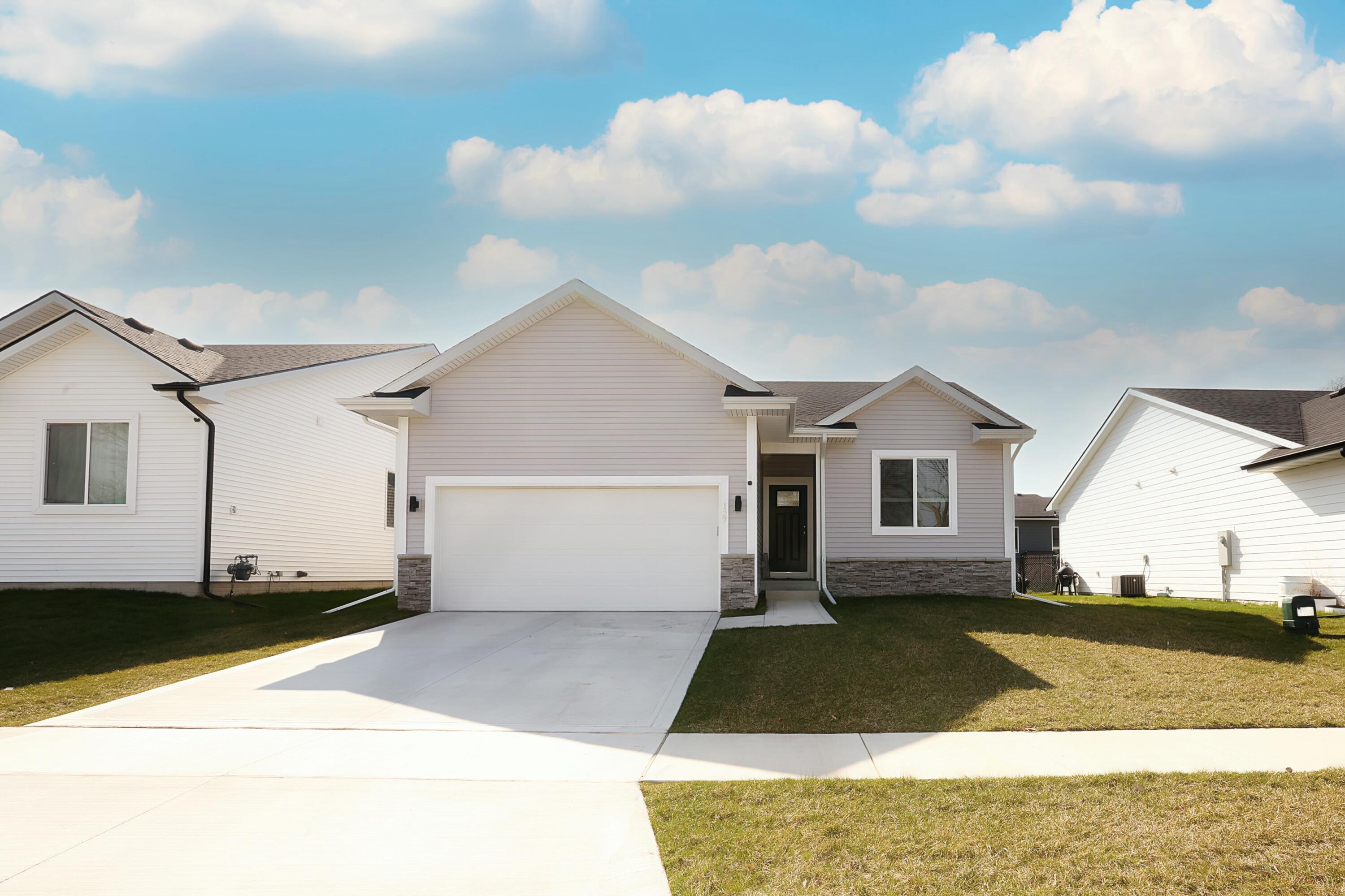 127 Destiny Drive Property Photo 4