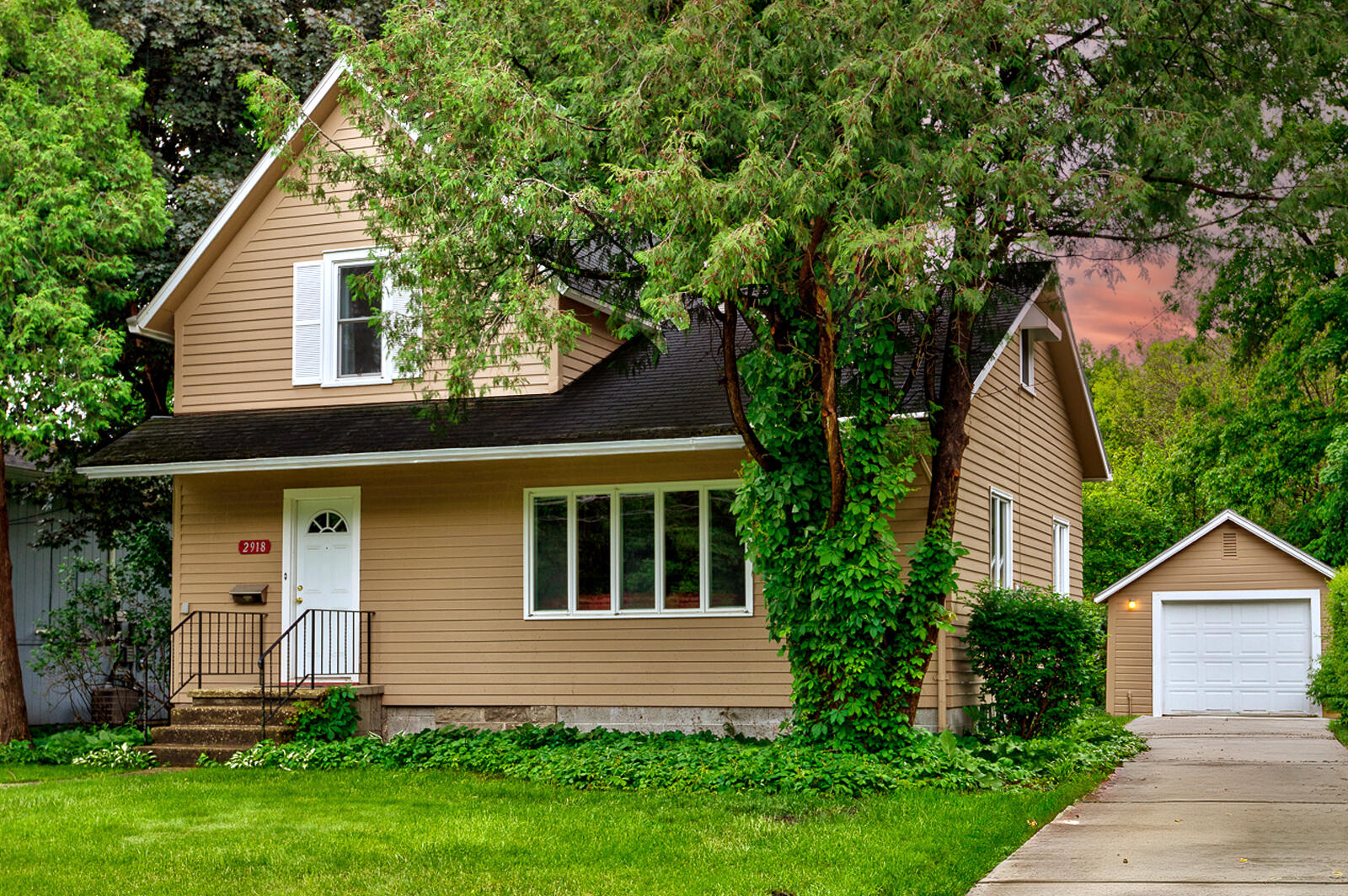 2918 Oakland Street Property Photo